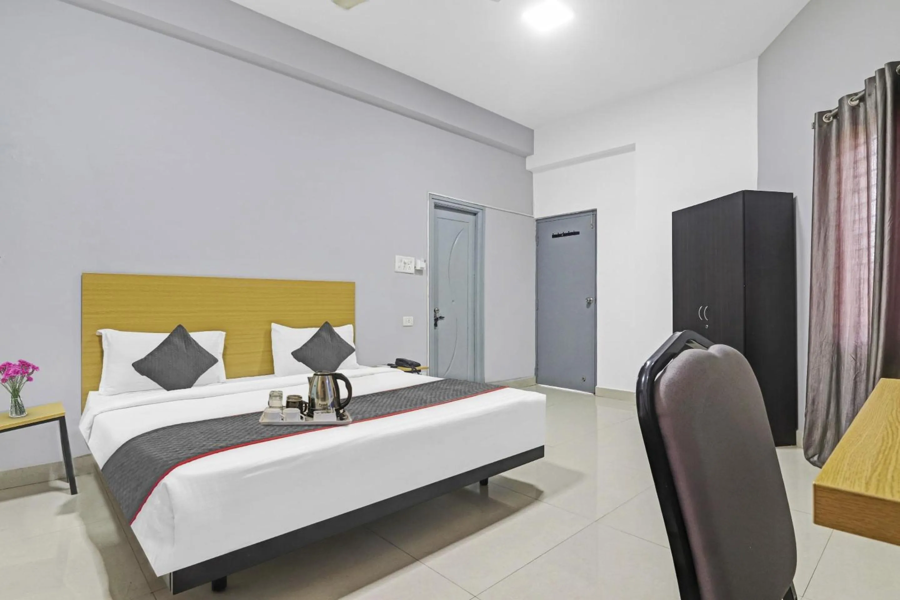 Bedroom, Bed in Townhouse Hotel White Orchid Inn