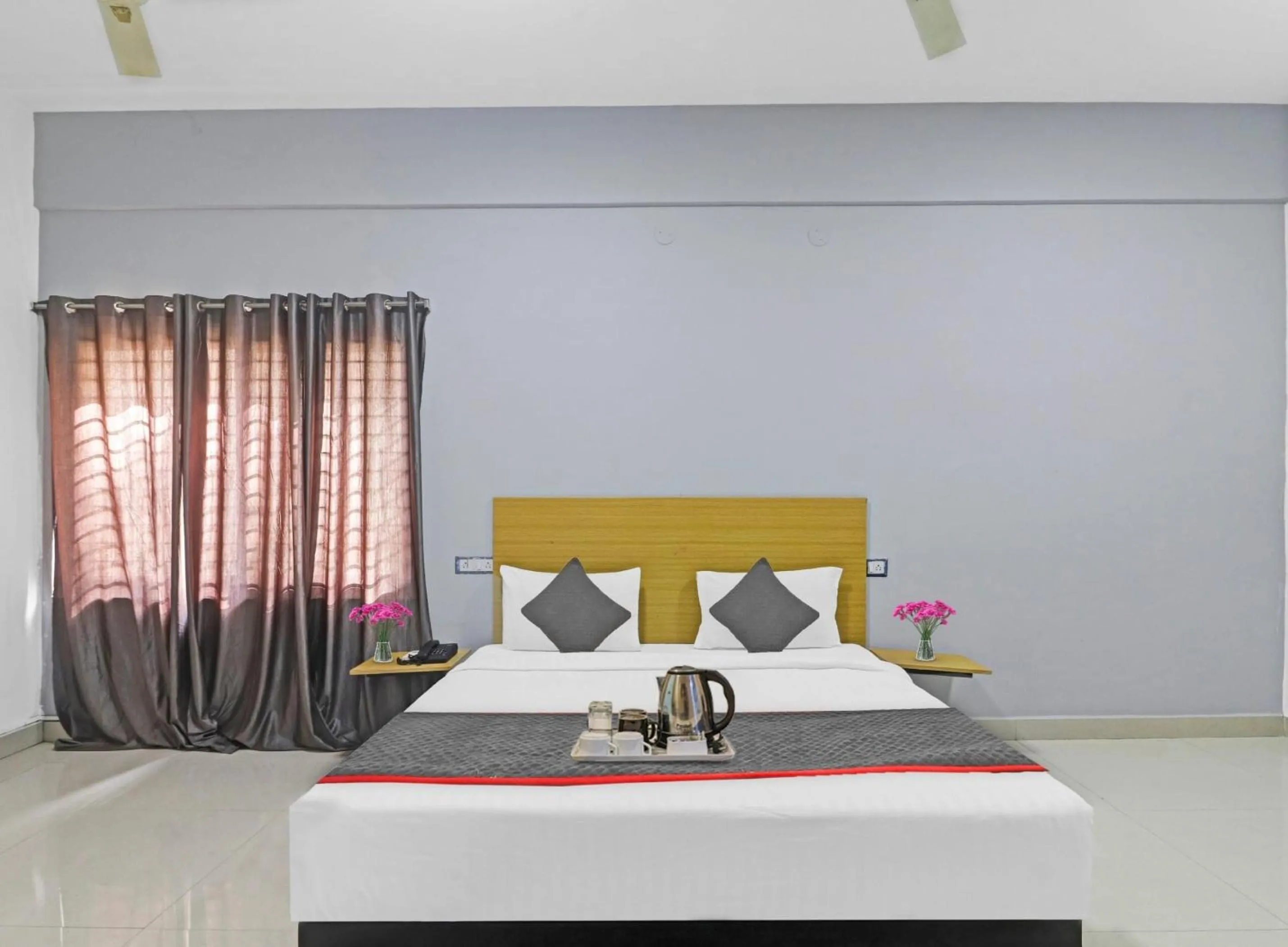 Bedroom, Bed in Townhouse Hotel White Orchid Inn