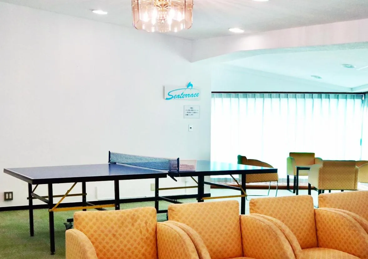 Communal lounge/ TV room in ATAMI SPRING TERRACE HOTEL