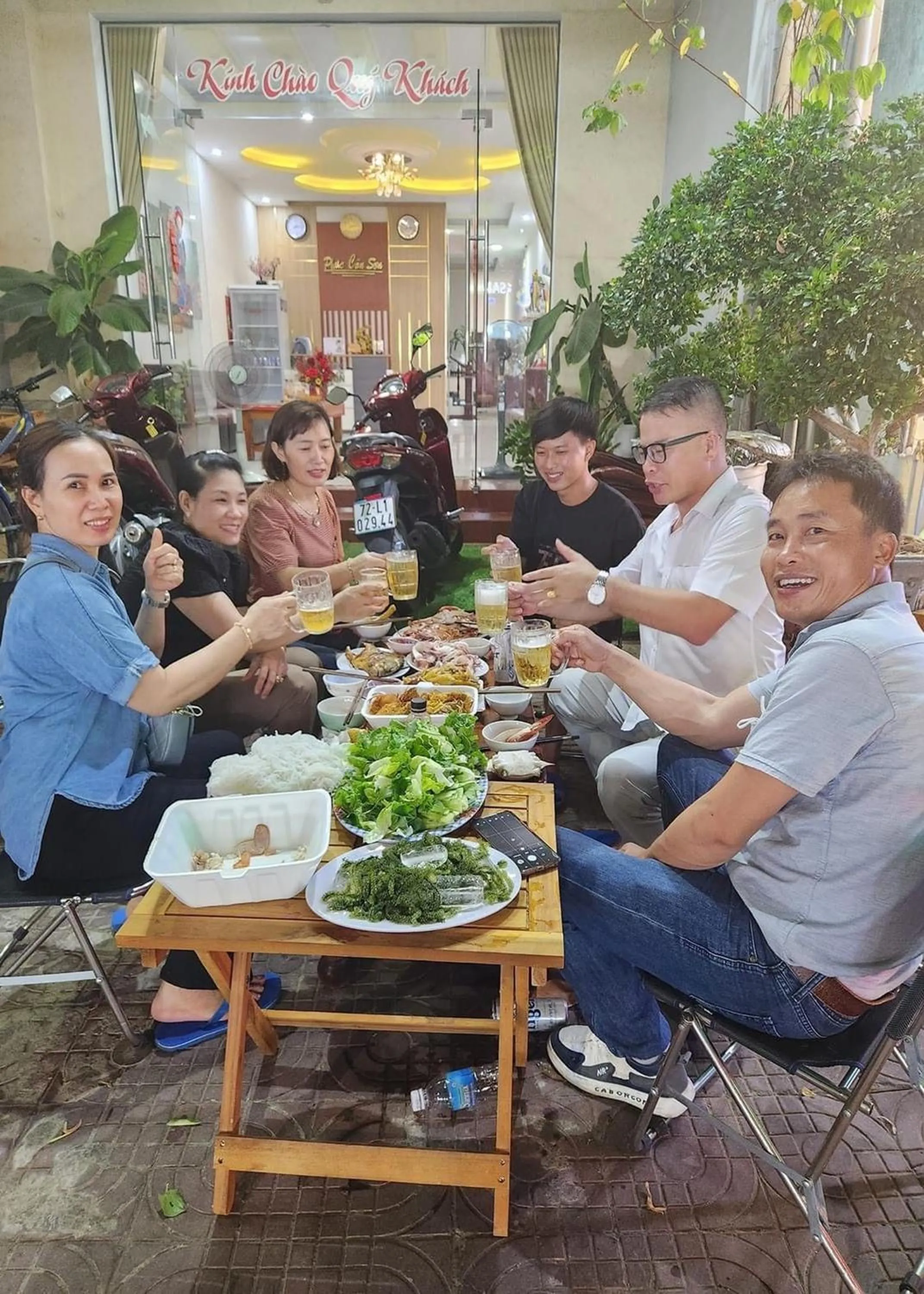 group of guests in Phuc Con Son Hotel