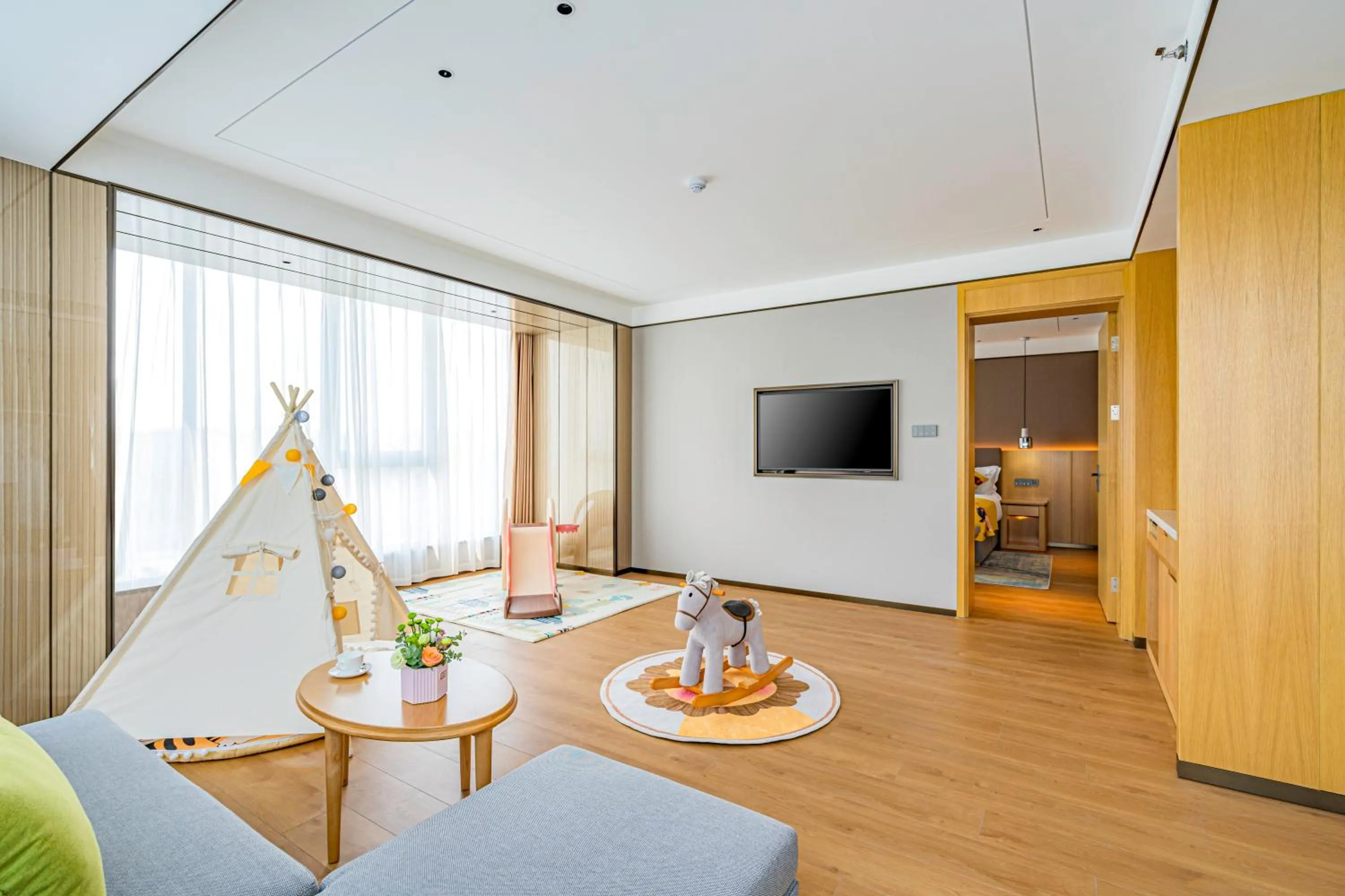 Living room in Holiday Inn One Thousand Island Lake by IHG