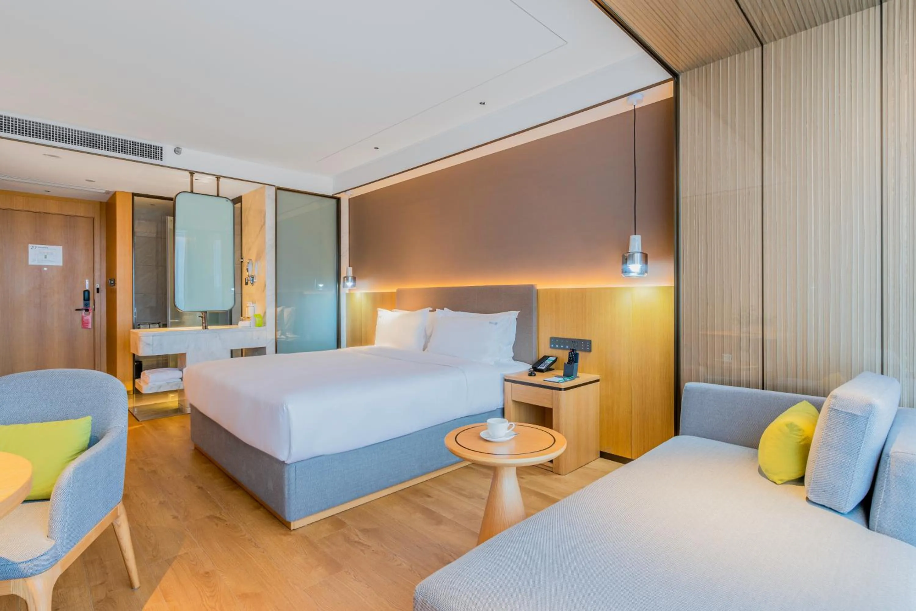 Bed in Holiday Inn One Thousand Island Lake by IHG