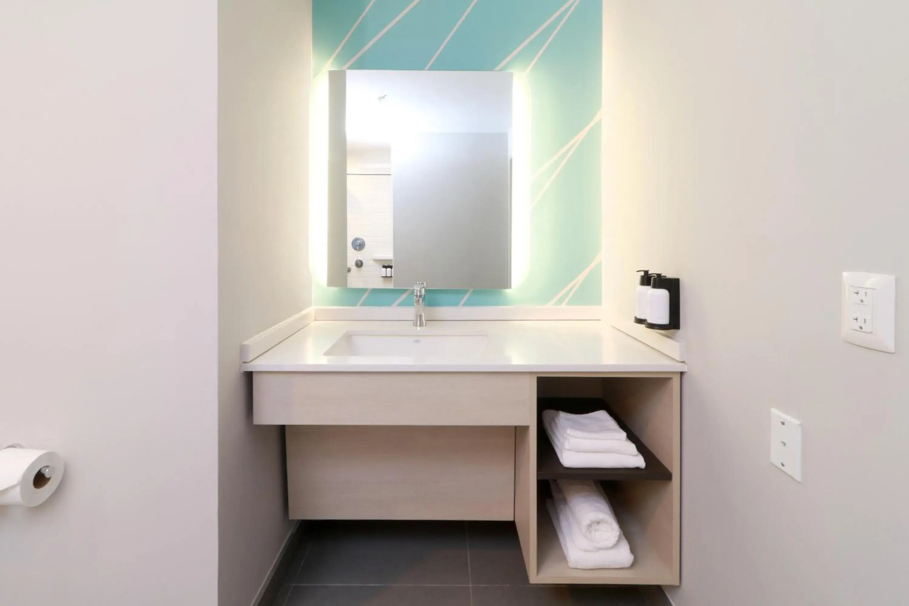 Bathroom in avid hotels - Tijuana - Otay by IHG Bathroom in avid hotels - Tijuana - Otay by IHG