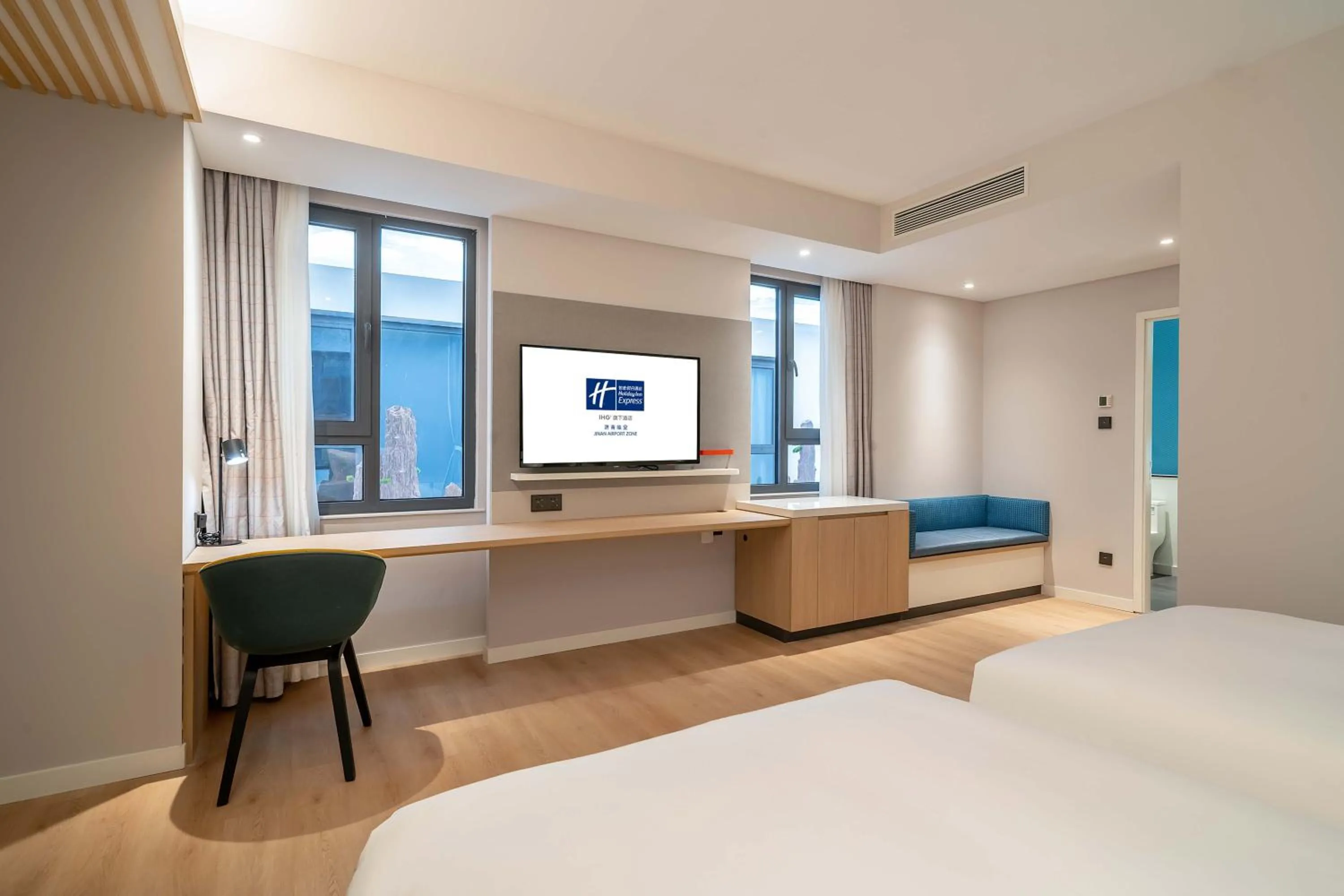Bed in Holiday Inn Express Jinan Airport Zone by IHG