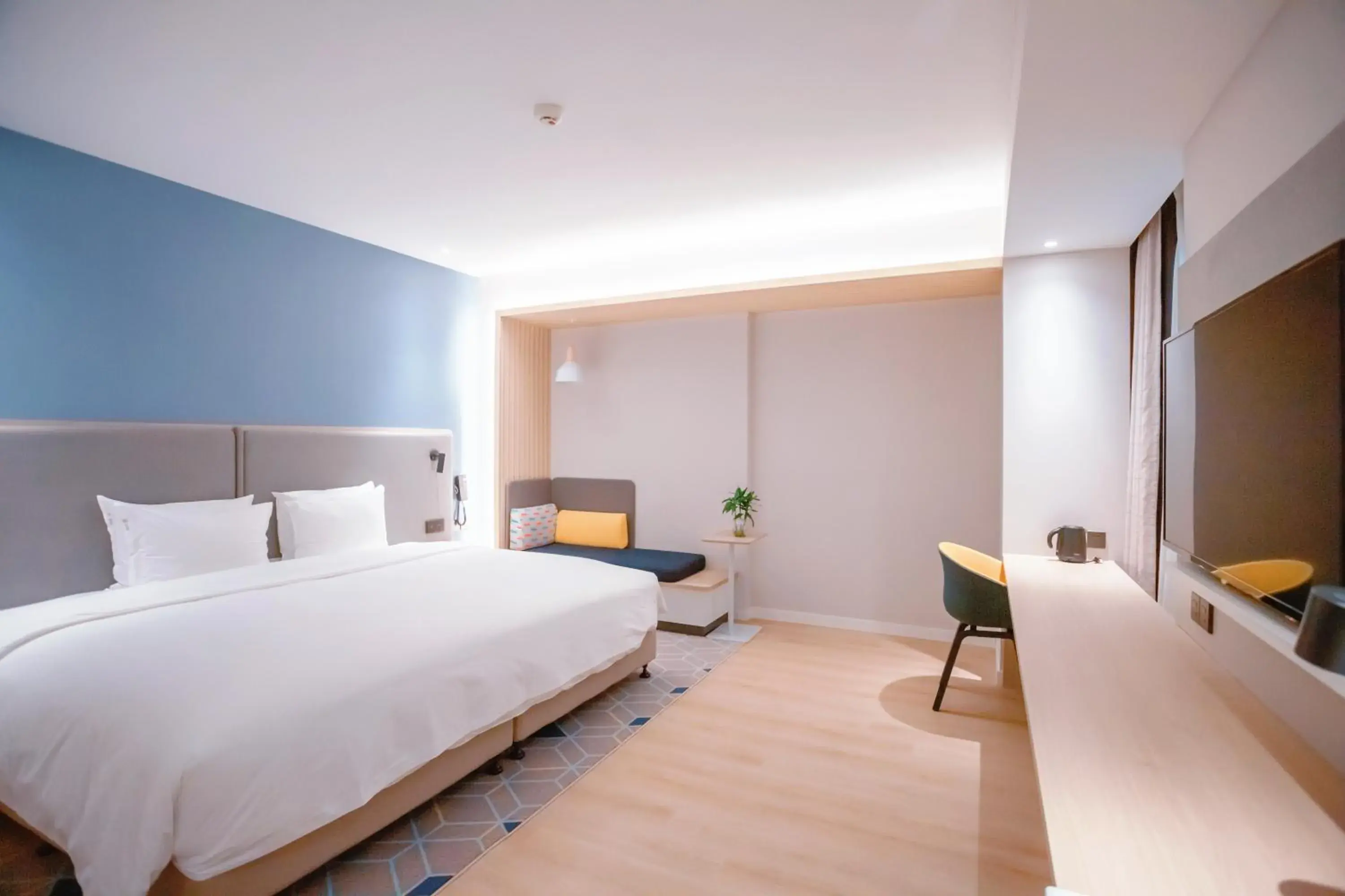 Bed in Holiday Inn Express Jinan Airport Zone by IHG Bed in Holiday Inn Express Jinan Airport Zone by IHG