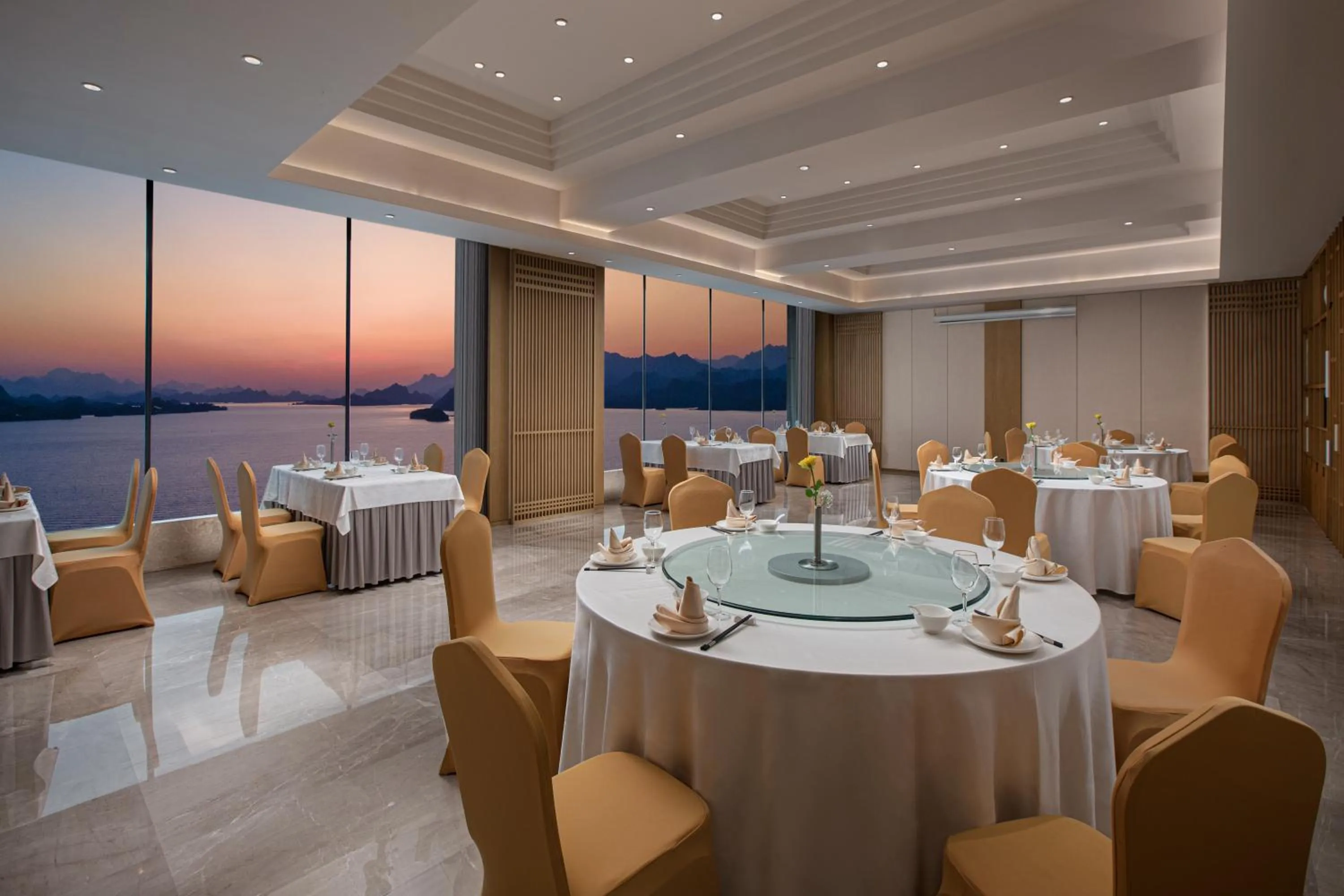 Restaurant/places to eat in voco Thousand Island Lake by IHG