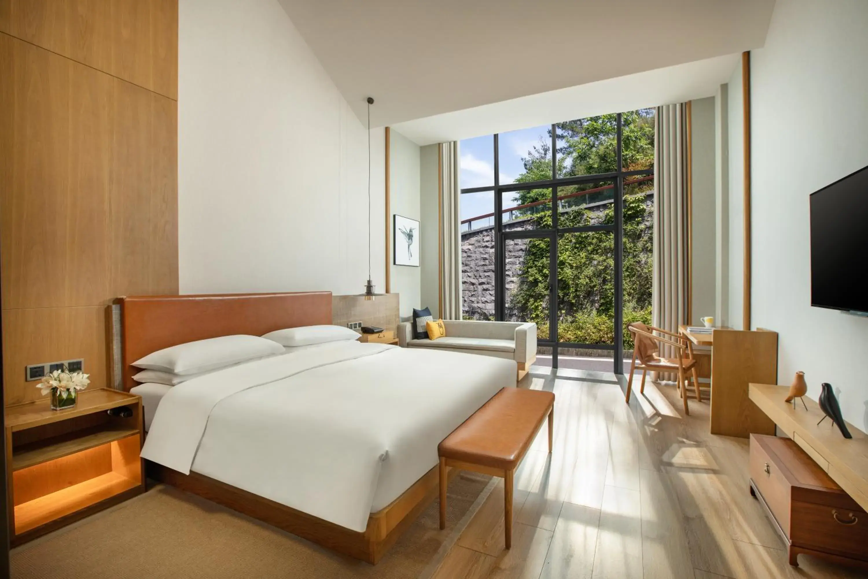 Standard King Room in voco Thousand Island Lake by IHG Standard King Room in voco Thousand Island Lake by IHG