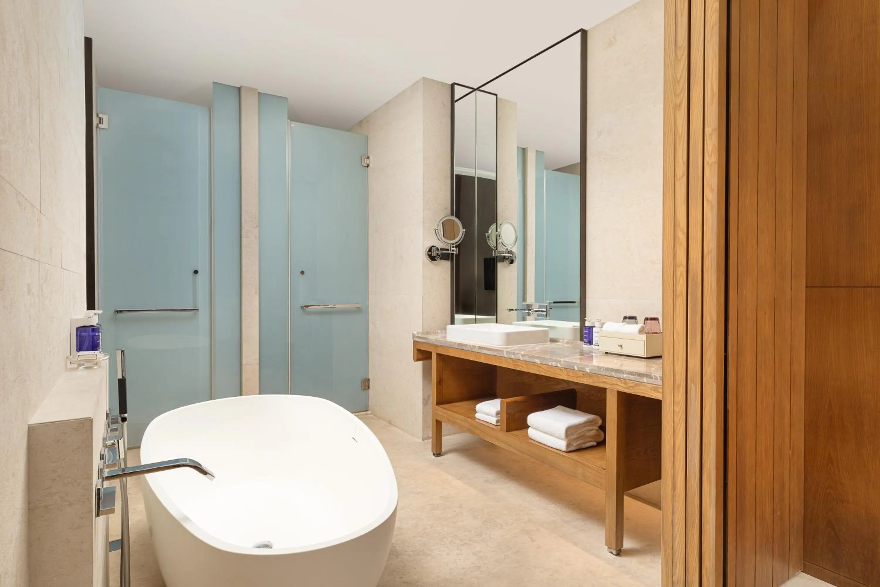 Toilet in voco Thousand Island Lake by IHG