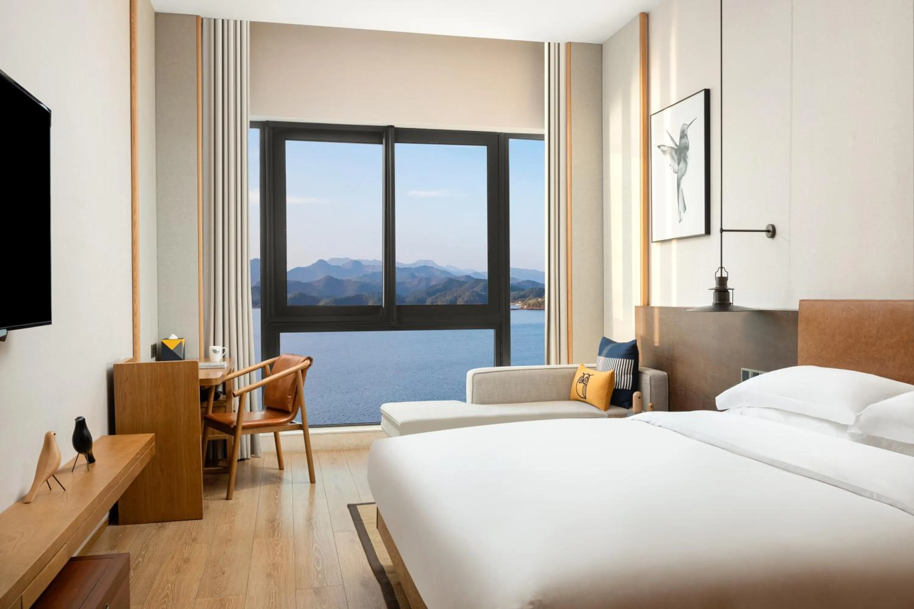 Photo of the whole room, Bed in voco Thousand Island Lake by IHG