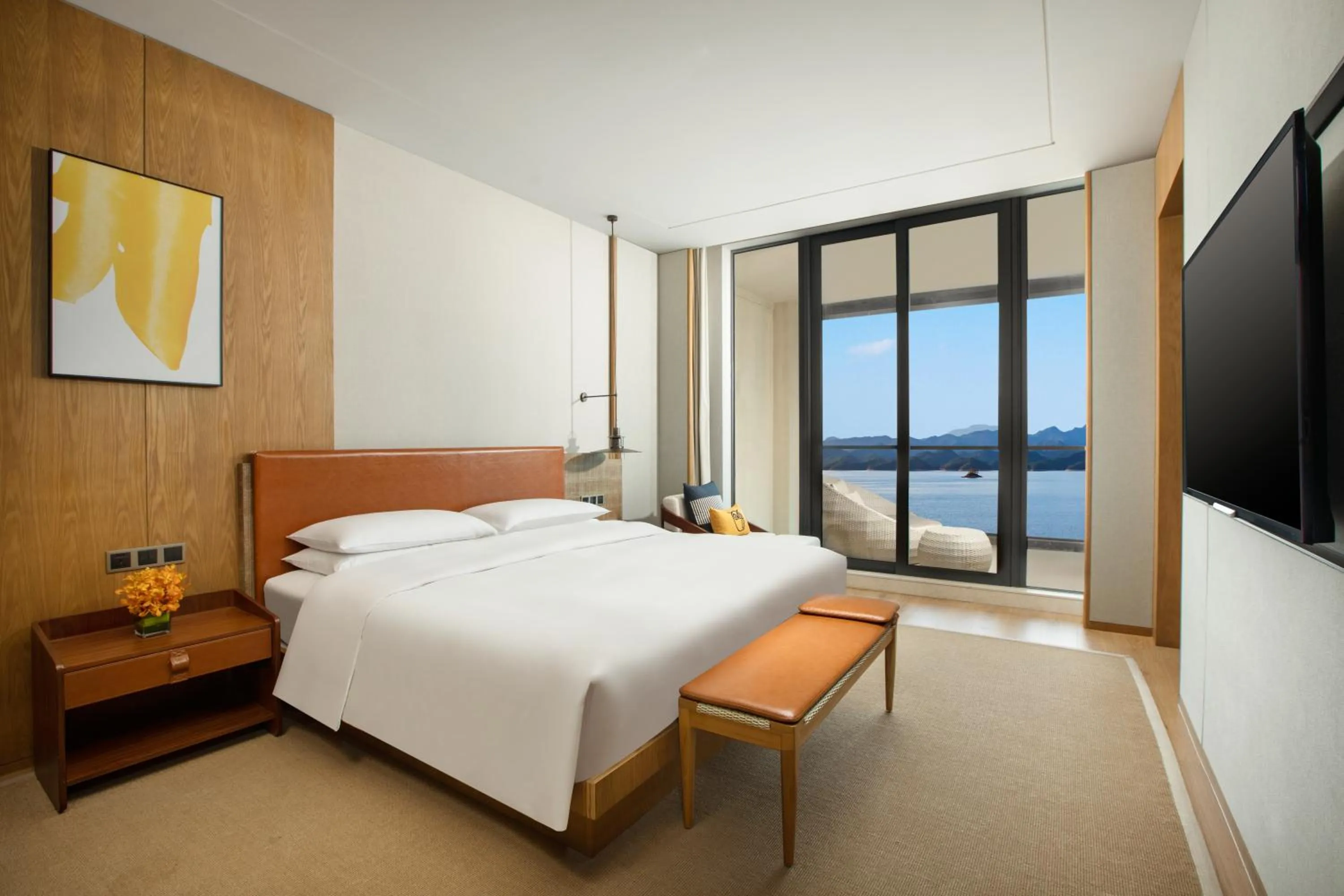 Bedroom, Bed in voco Thousand Island Lake by IHG