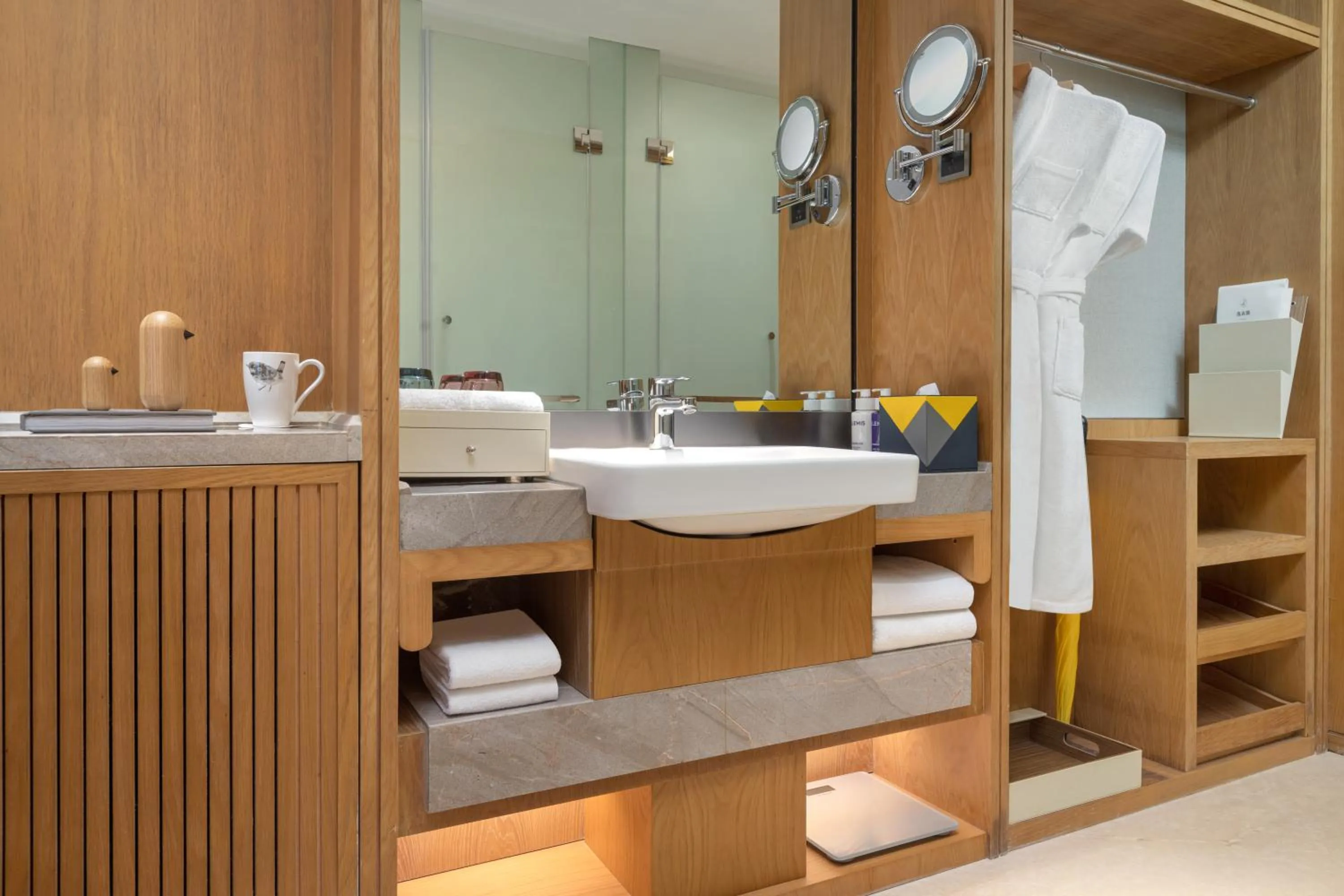 wardrobe, Bed in voco Thousand Island Lake by IHG