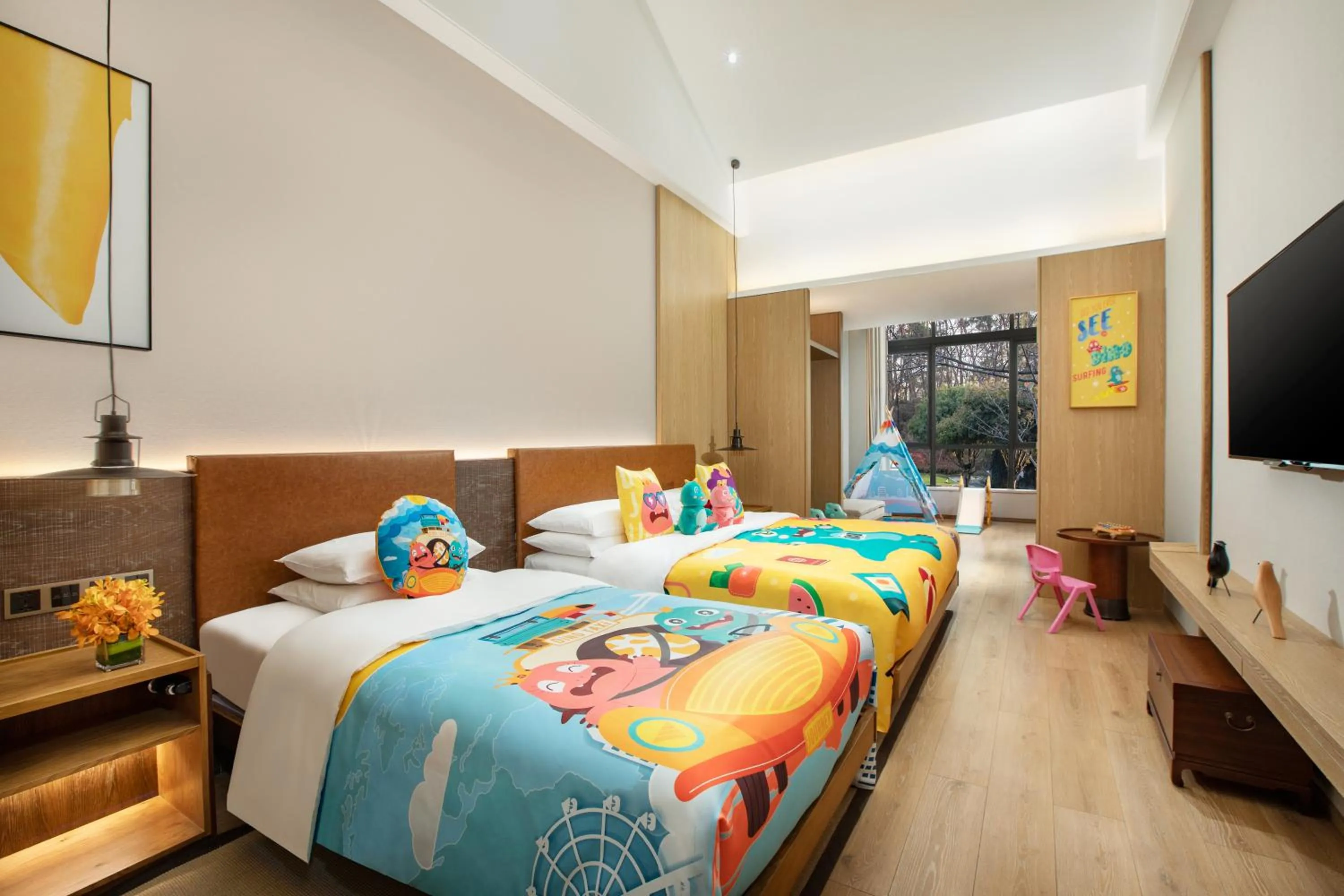 Photo of the whole room, Bed in voco Thousand Island Lake by IHG