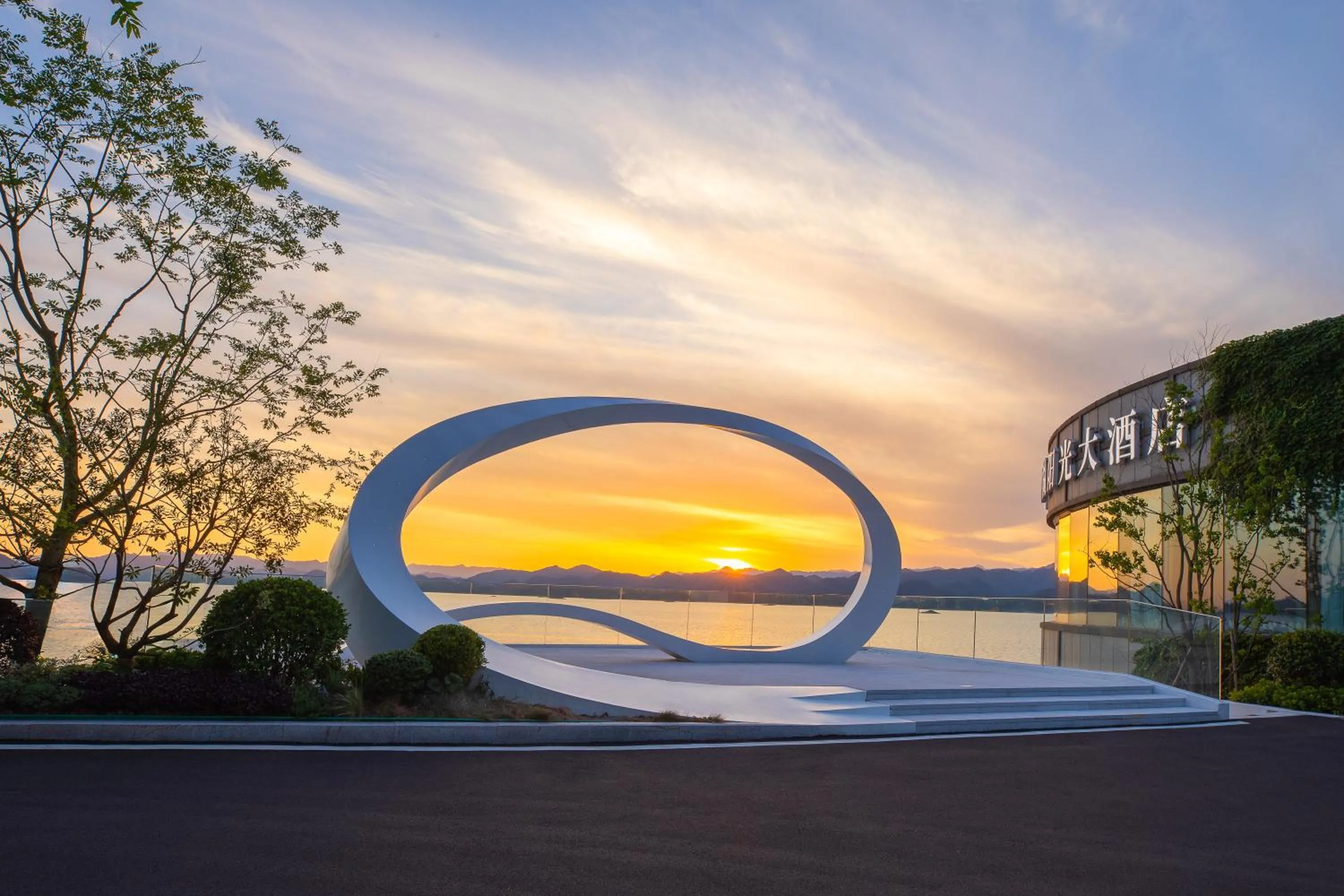 Balcony/Terrace in voco Thousand Island Lake by IHG