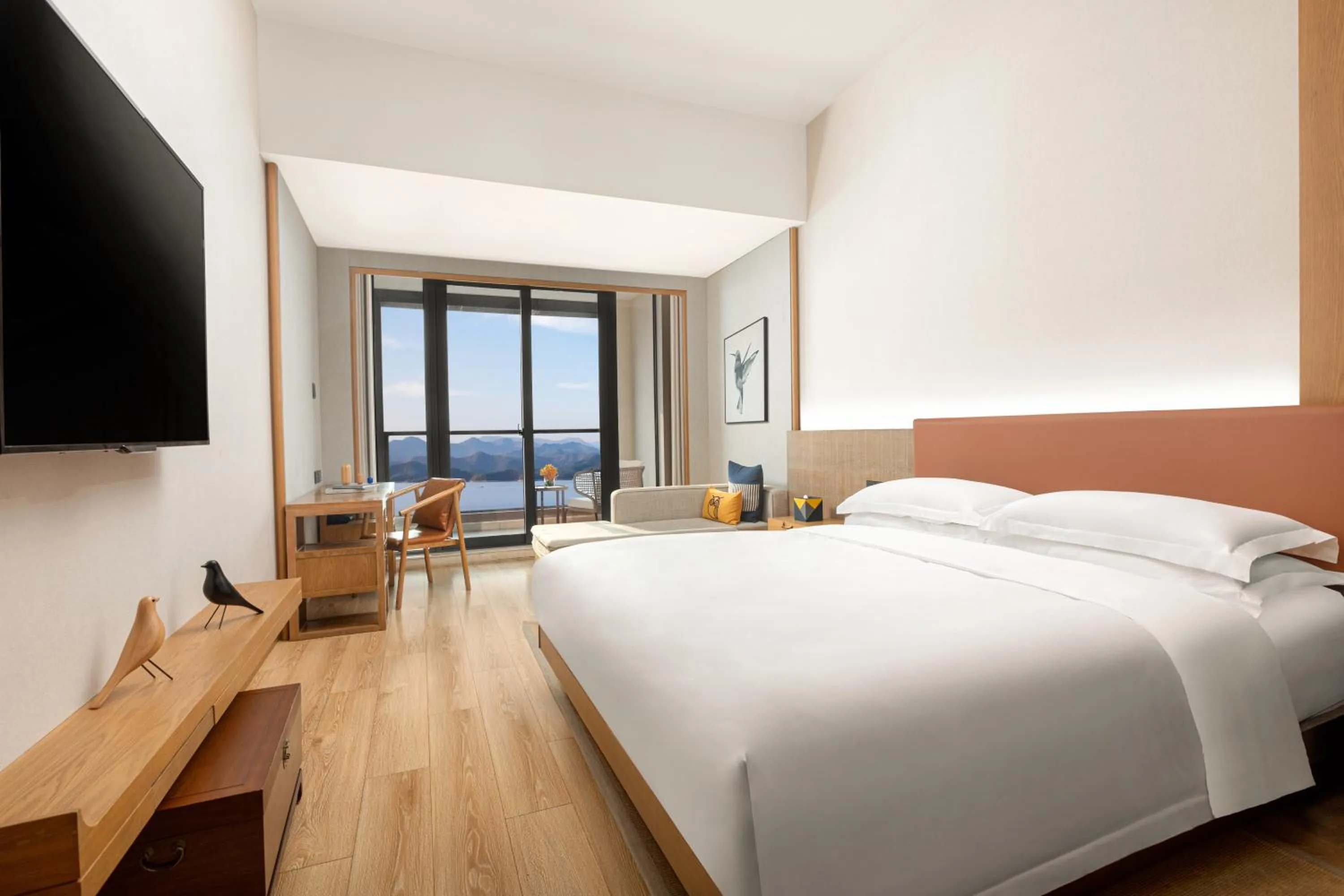 Photo of the whole room, Bed in voco Thousand Island Lake by IHG