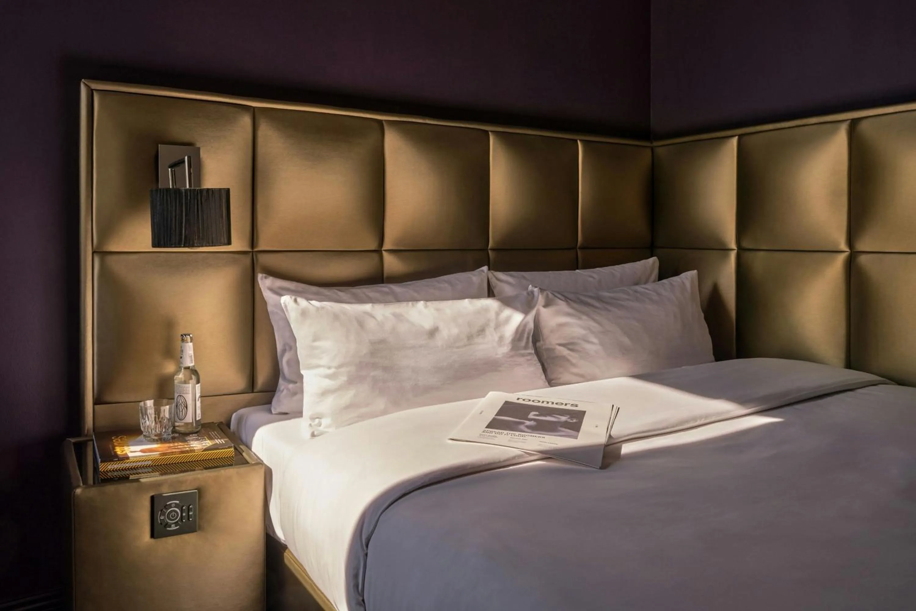 Photo of the whole room, Bed in Roomers Frankfurt Central, Autograph Collection