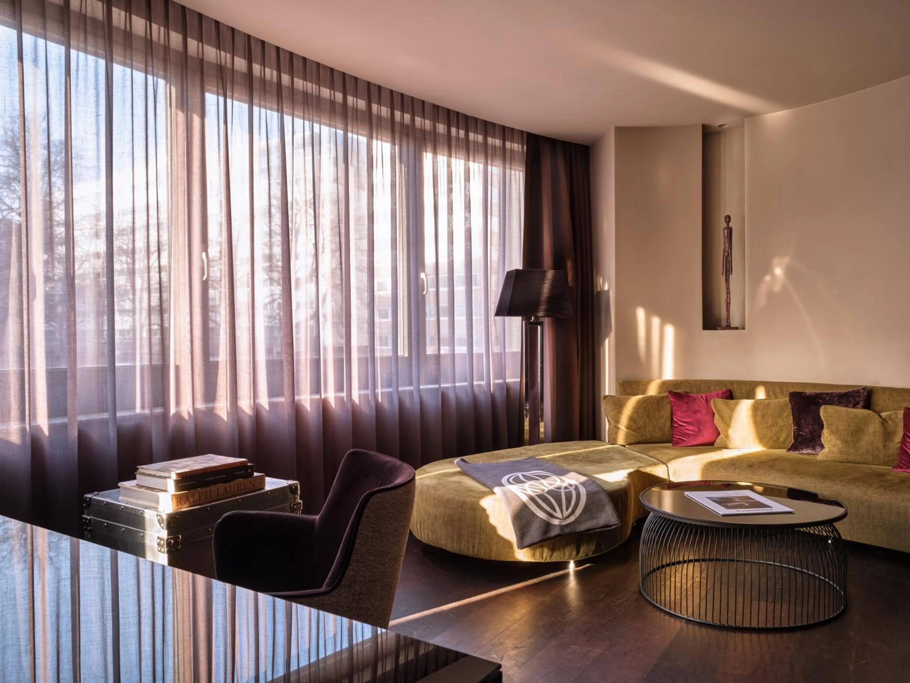Superior Suite in Roomers Frankfurt Central, Autograph Collection