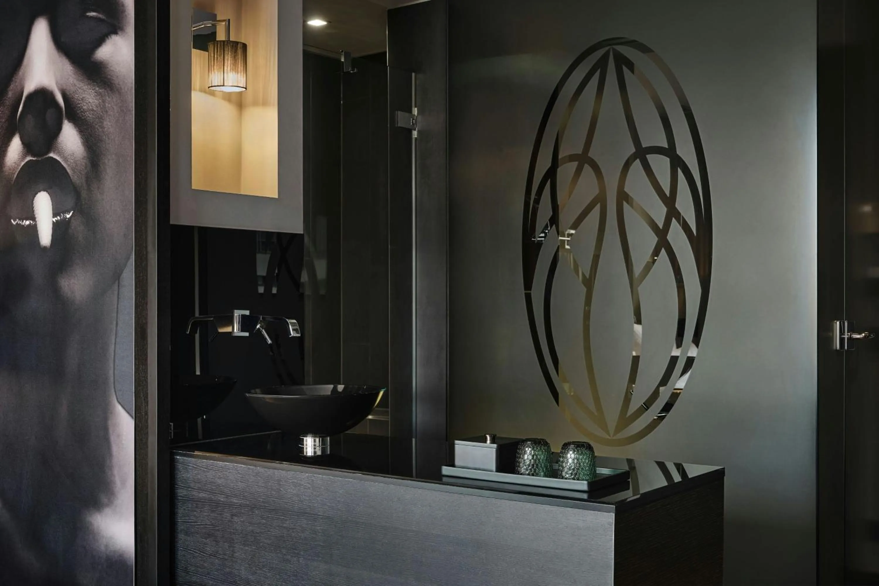 Photo of the whole room in Roomers Frankfurt Central, Autograph Collection