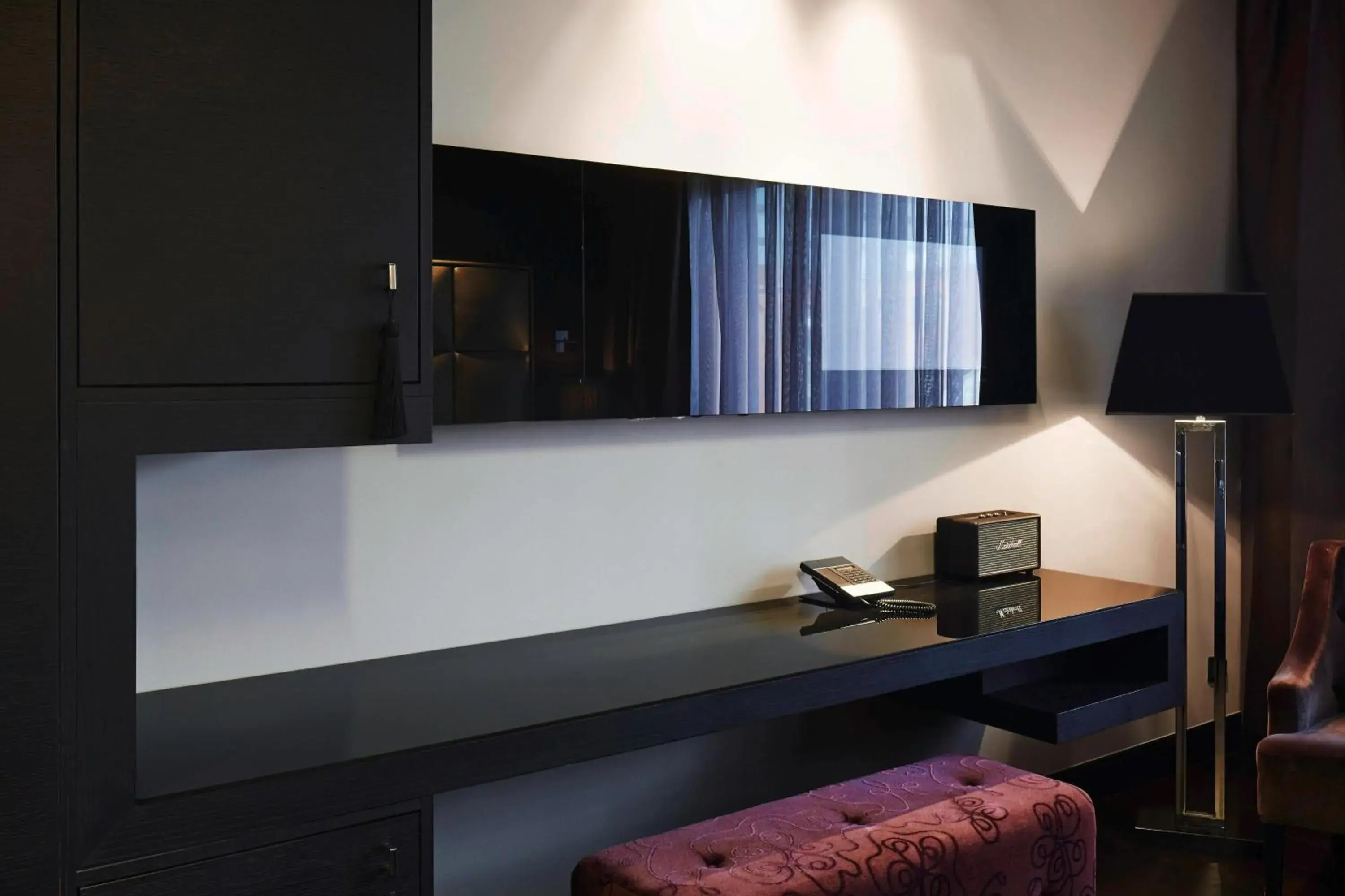 Photo of the whole room in Roomers Frankfurt Central, Autograph Collection Photo of the whole room in Roomers Frankfurt Central, Autograph Collection