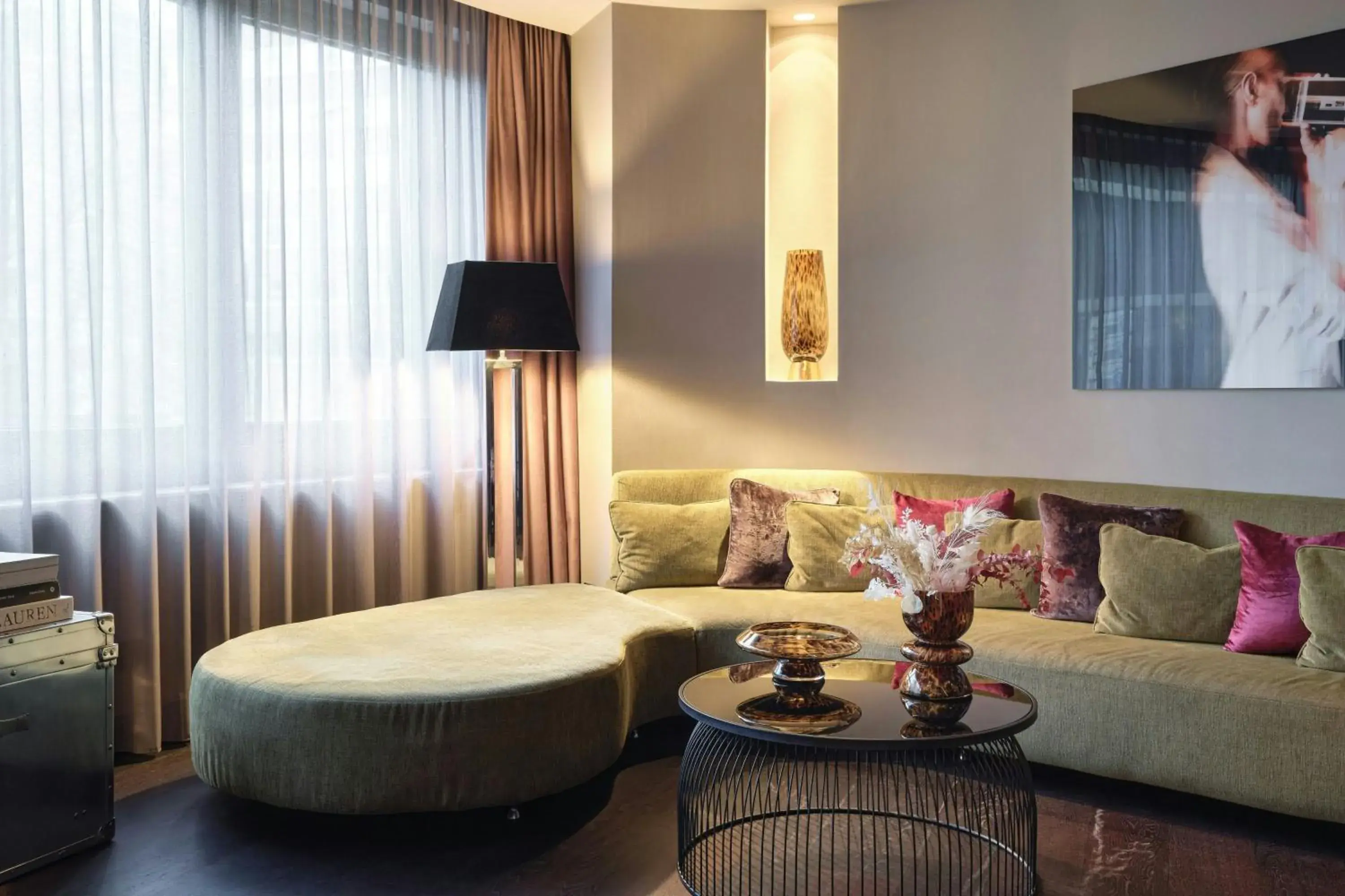 Photo of the whole room in Roomers Frankfurt Central, Autograph Collection Photo of the whole room in Roomers Frankfurt Central, Autograph Collection