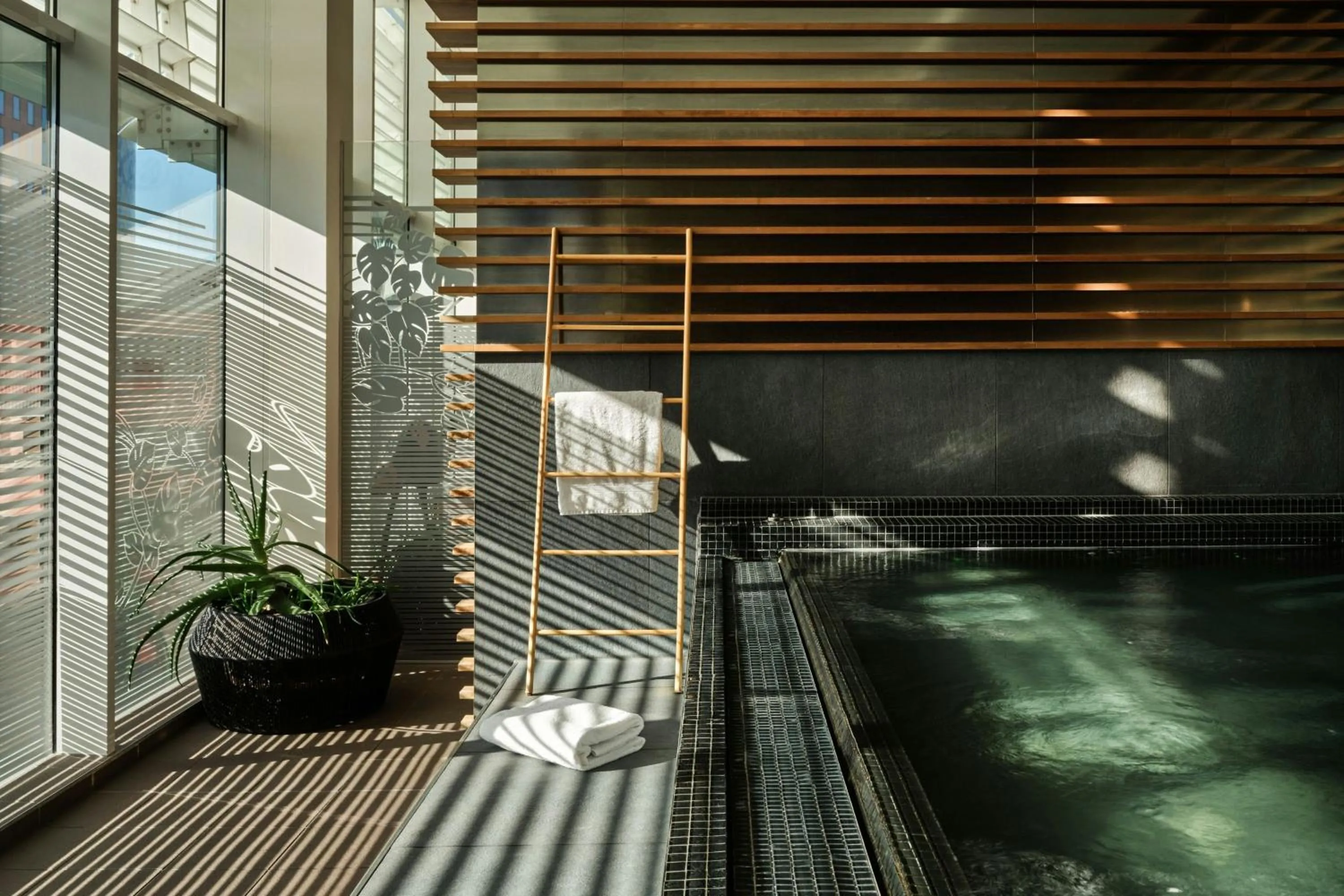 Spa and wellness centre/facilities in Roomers Frankfurt Central, Autograph Collection