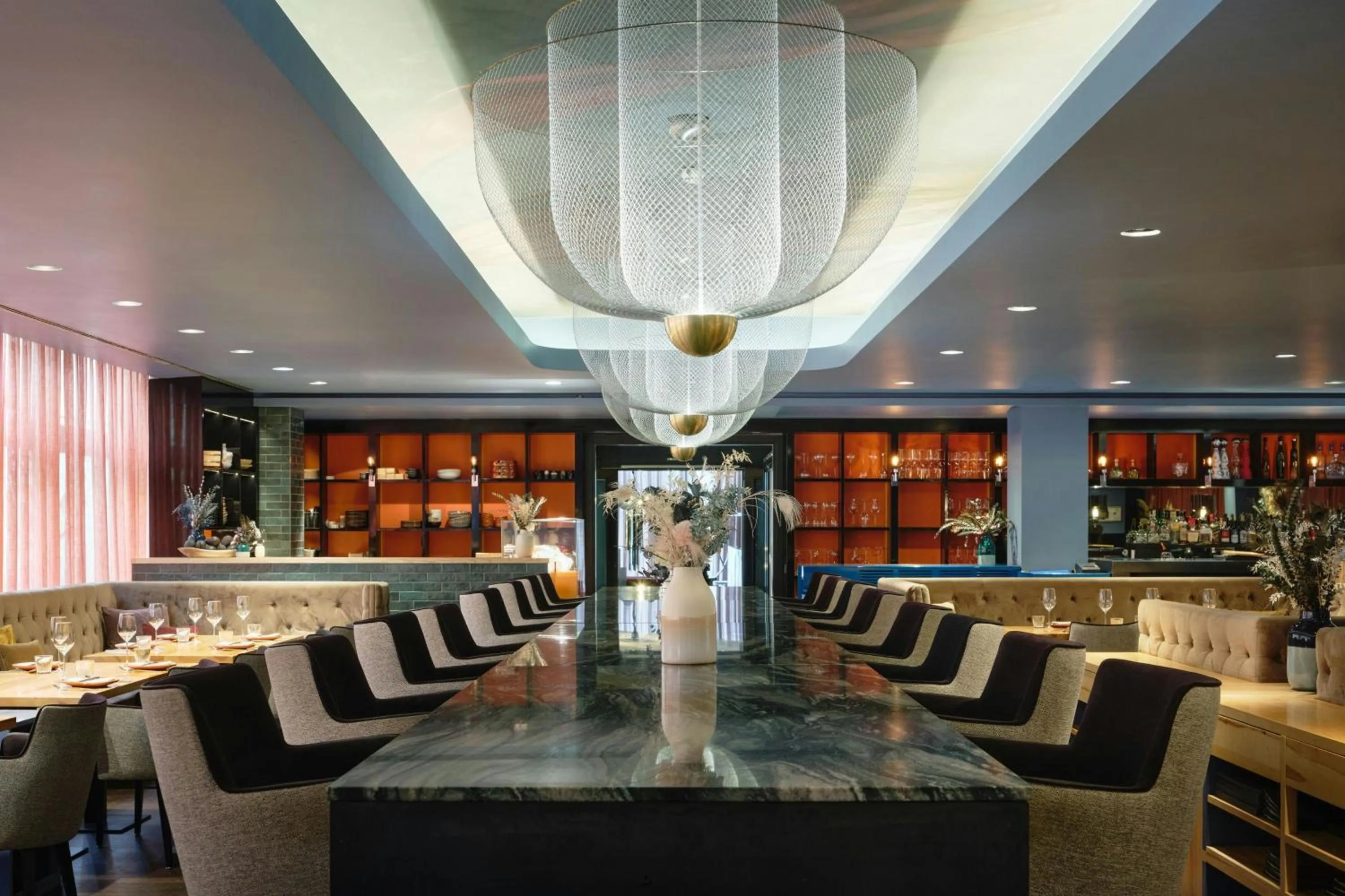 Restaurant/places to eat in Roomers Frankfurt Central, Autograph Collection