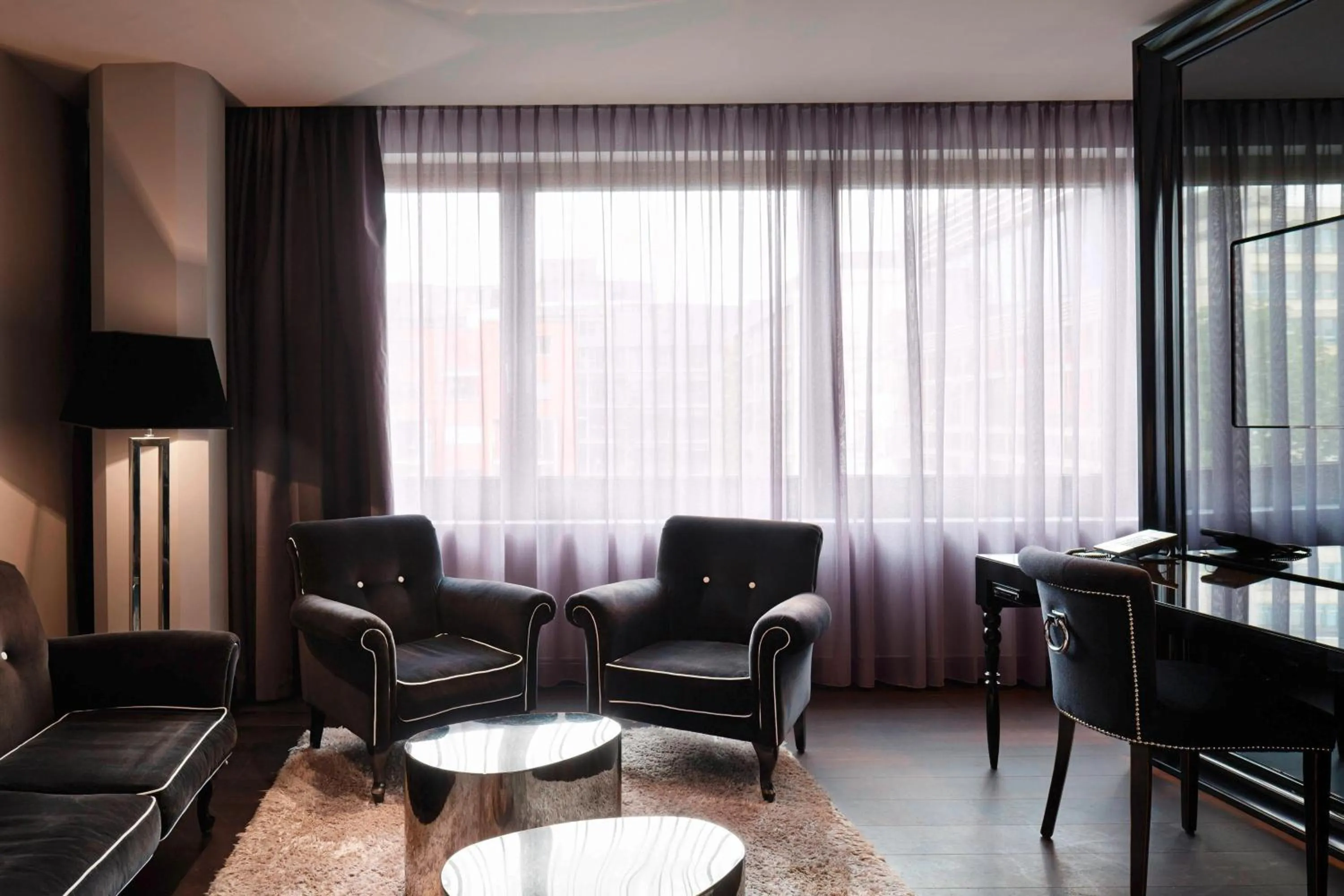 Bedroom in Roomers Frankfurt Central, Autograph Collection