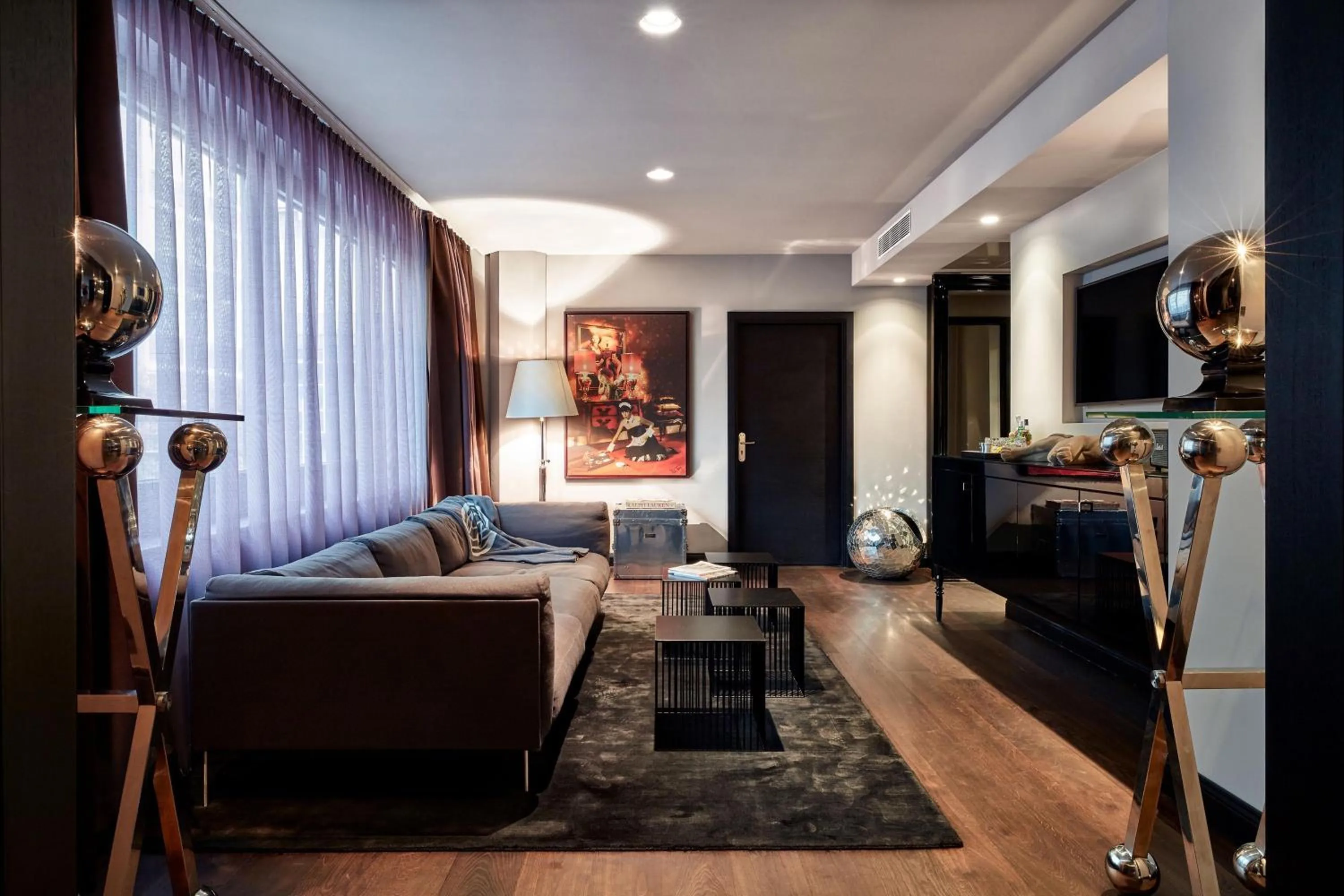 Bedroom in Roomers Frankfurt Central, Autograph Collection