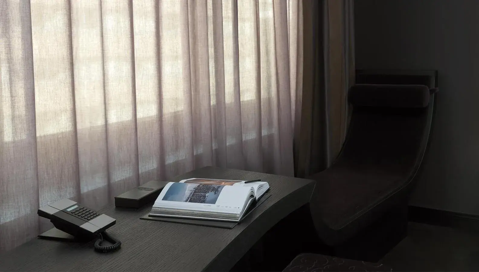 Deluxe Double Room in Roomers Frankfurt Central, Autograph Collection Deluxe Double Room in Roomers Frankfurt Central, Autograph Collection