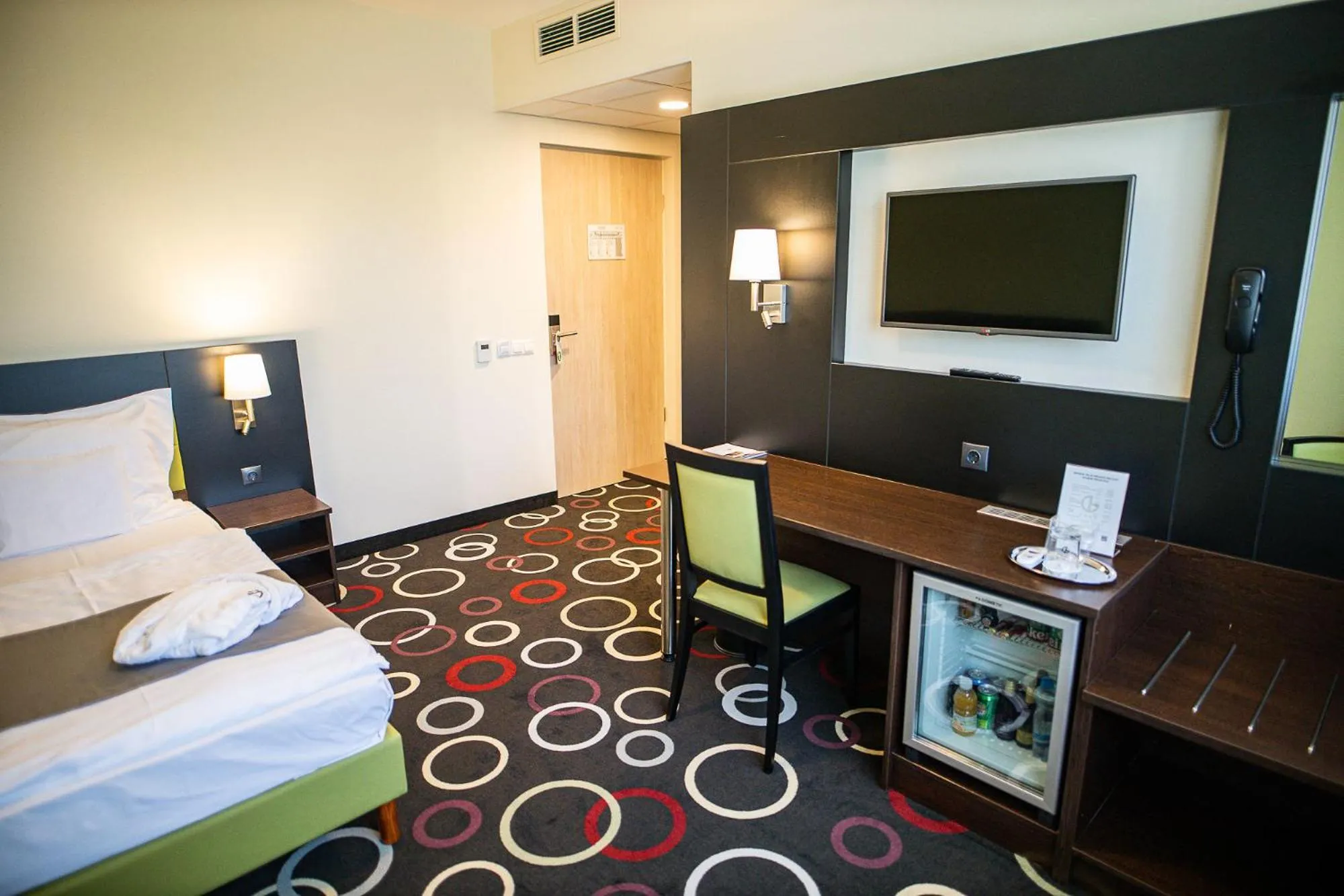 Photo of the whole room, Bed in Garden Hotel Wellness és Konferencia