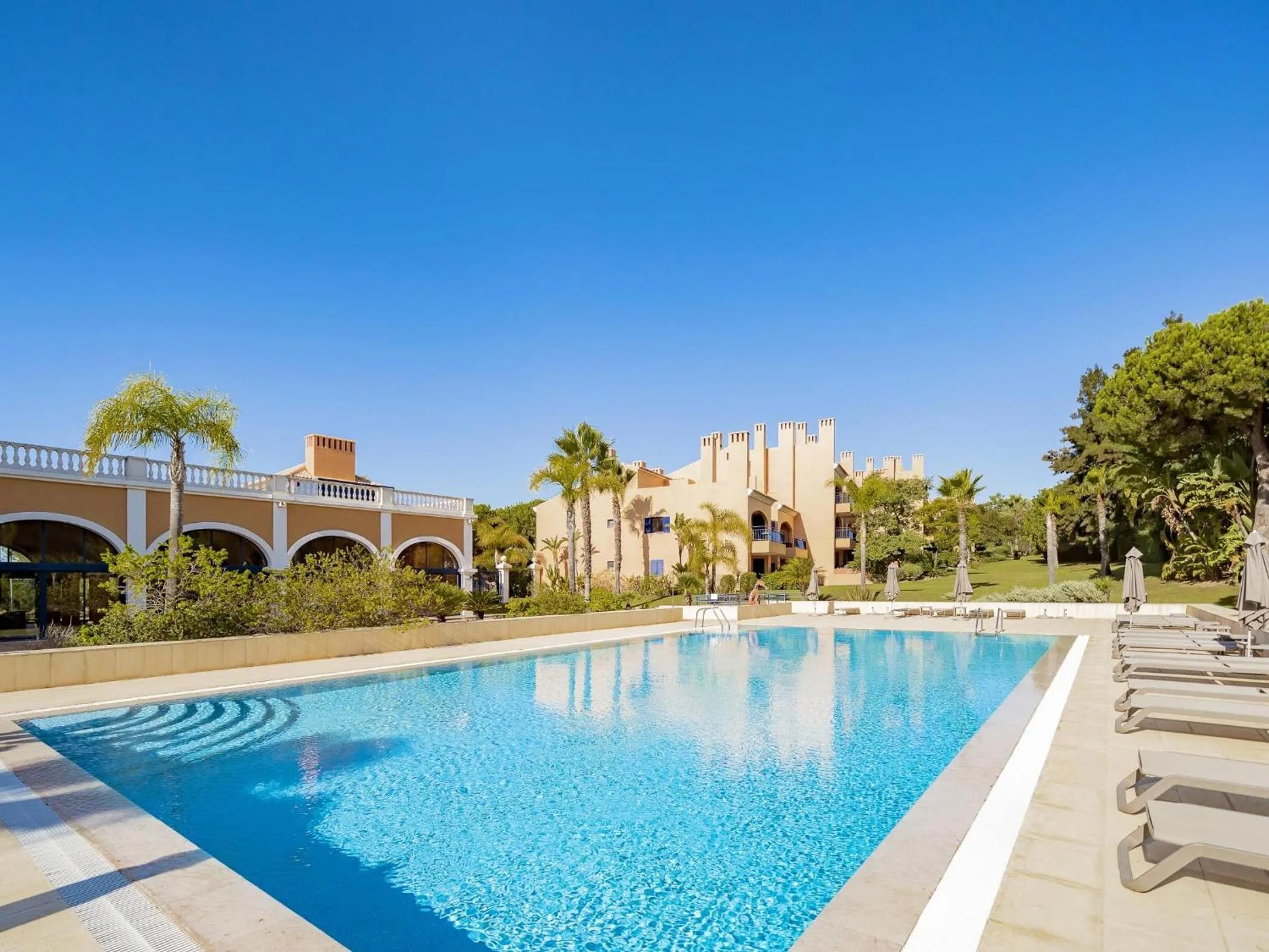 Property building in AL - Apartamento Vila Sol F5 P