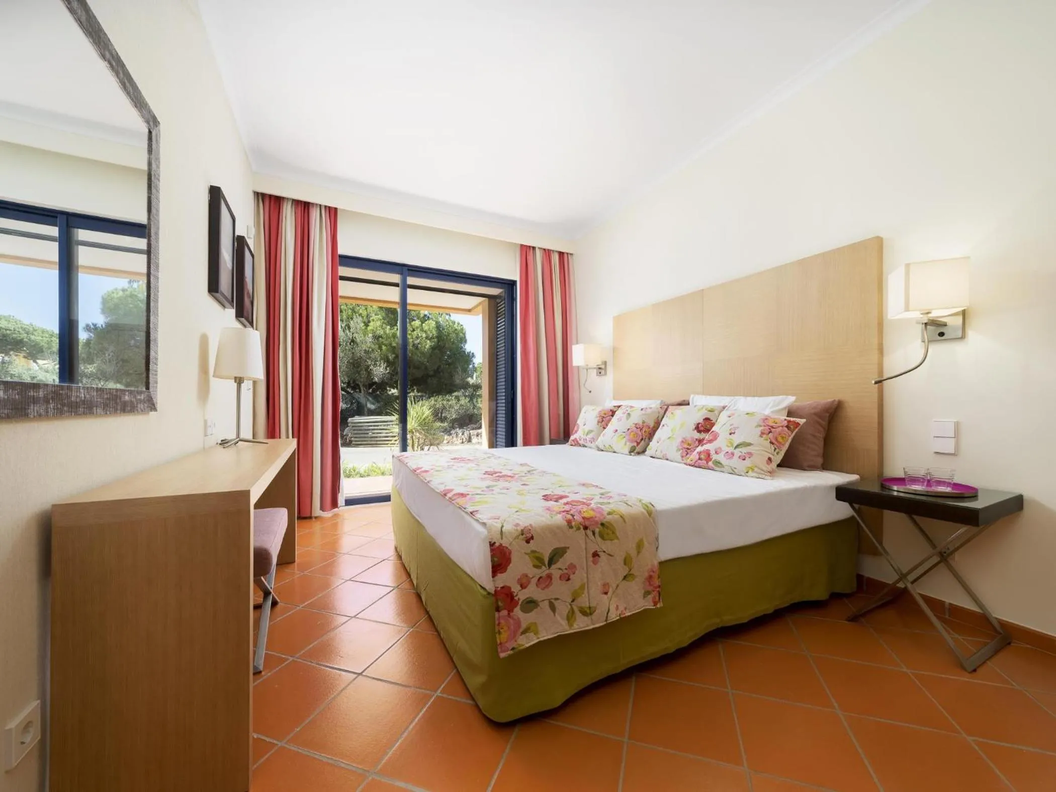 Bed in AL - Apartamento Vila Sol F5 P