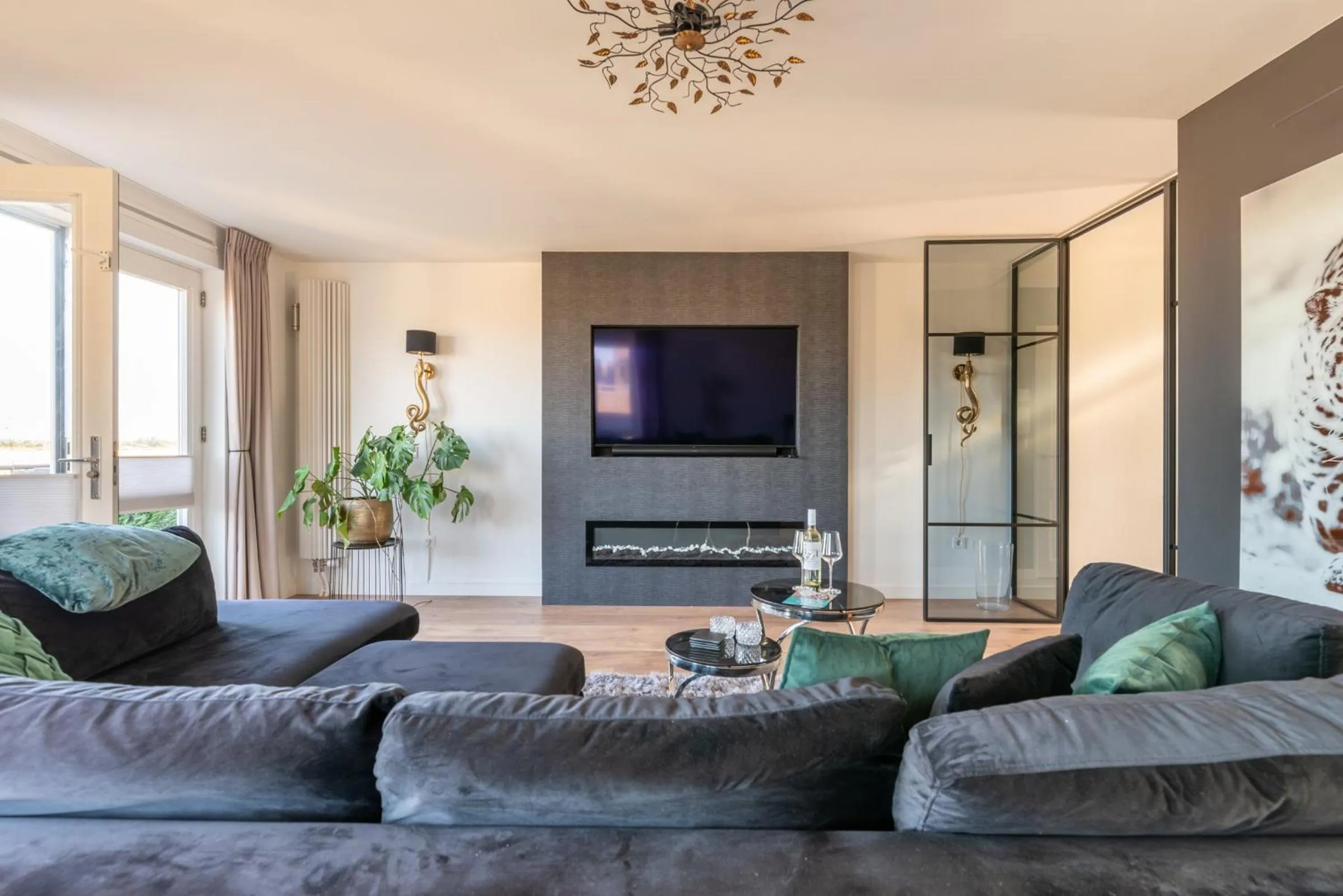Communal lounge/ TV room in Beach Villa & Studio