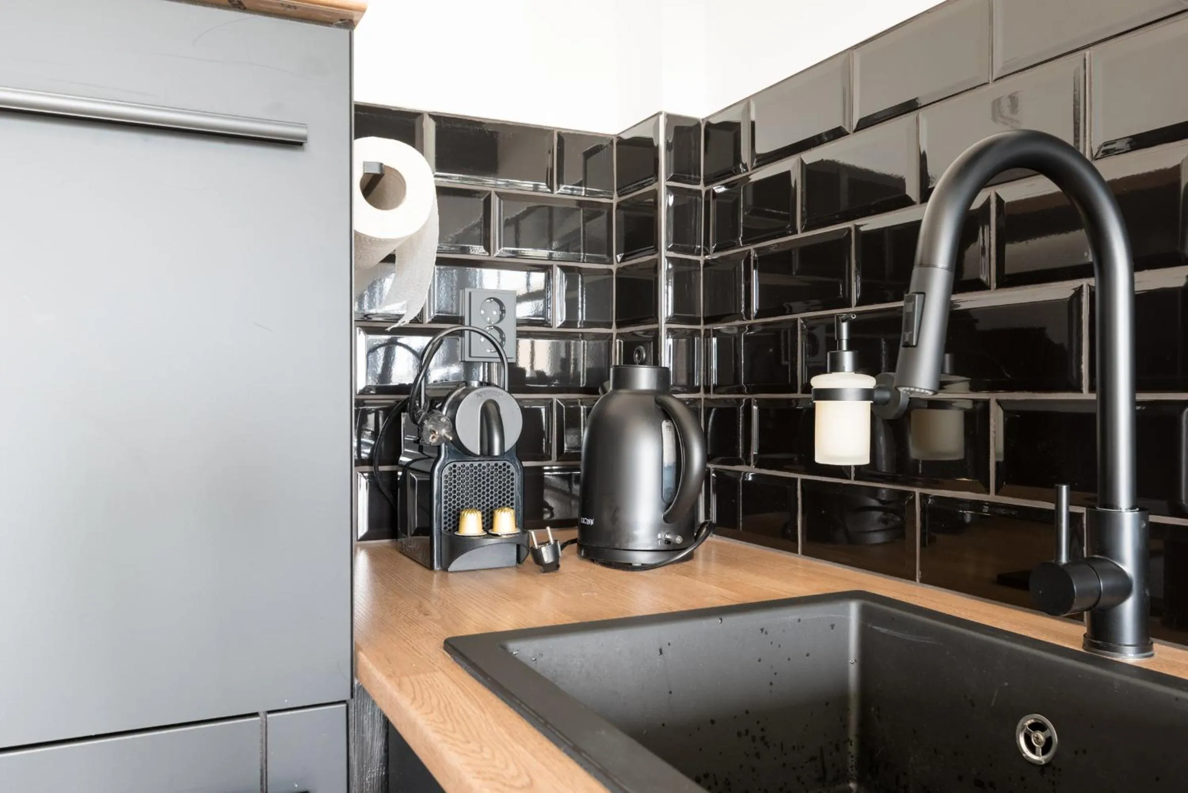 Coffee/tea facilities in Beach Villa & Studio