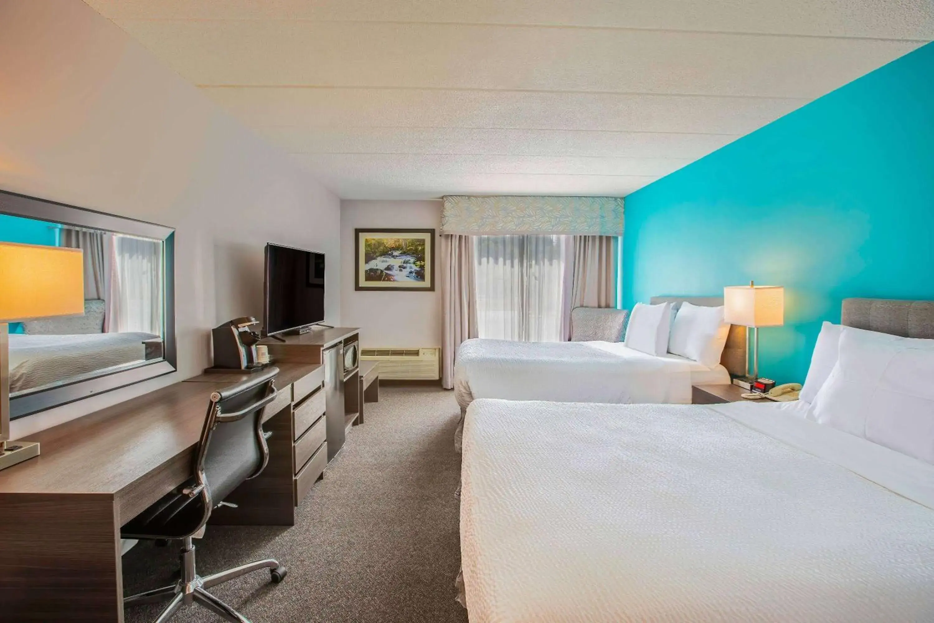 Bed in Days Inn by Wyndham Sudbury & Conference Centre Bed in Days Inn by Wyndham Sudbury & Conference Centre