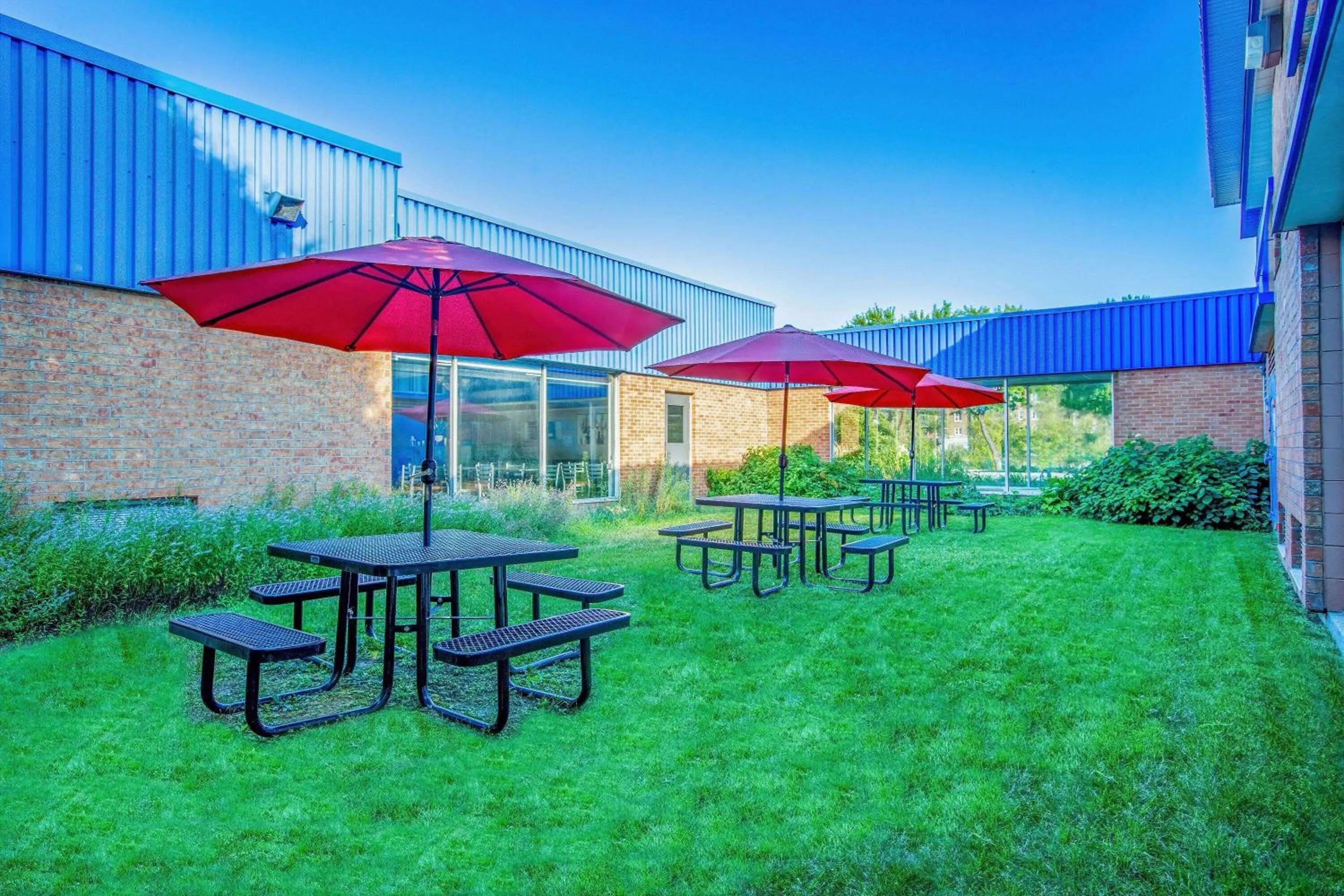 Inner courtyard view in Days Inn by Wyndham Sudbury & Conference Centre