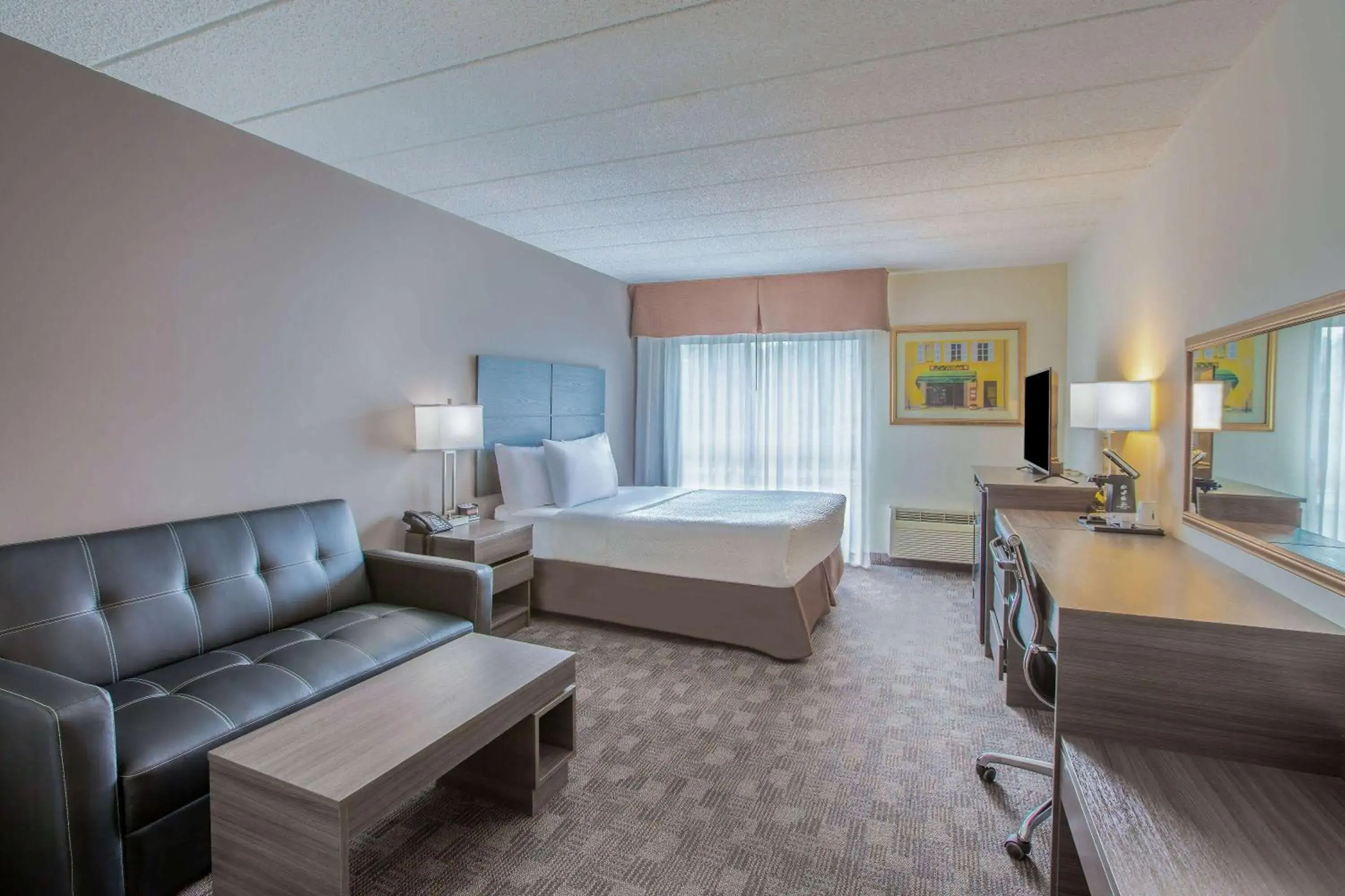 Bed in Days Inn by Wyndham Sudbury & Conference Centre Bed in Days Inn by Wyndham Sudbury & Conference Centre