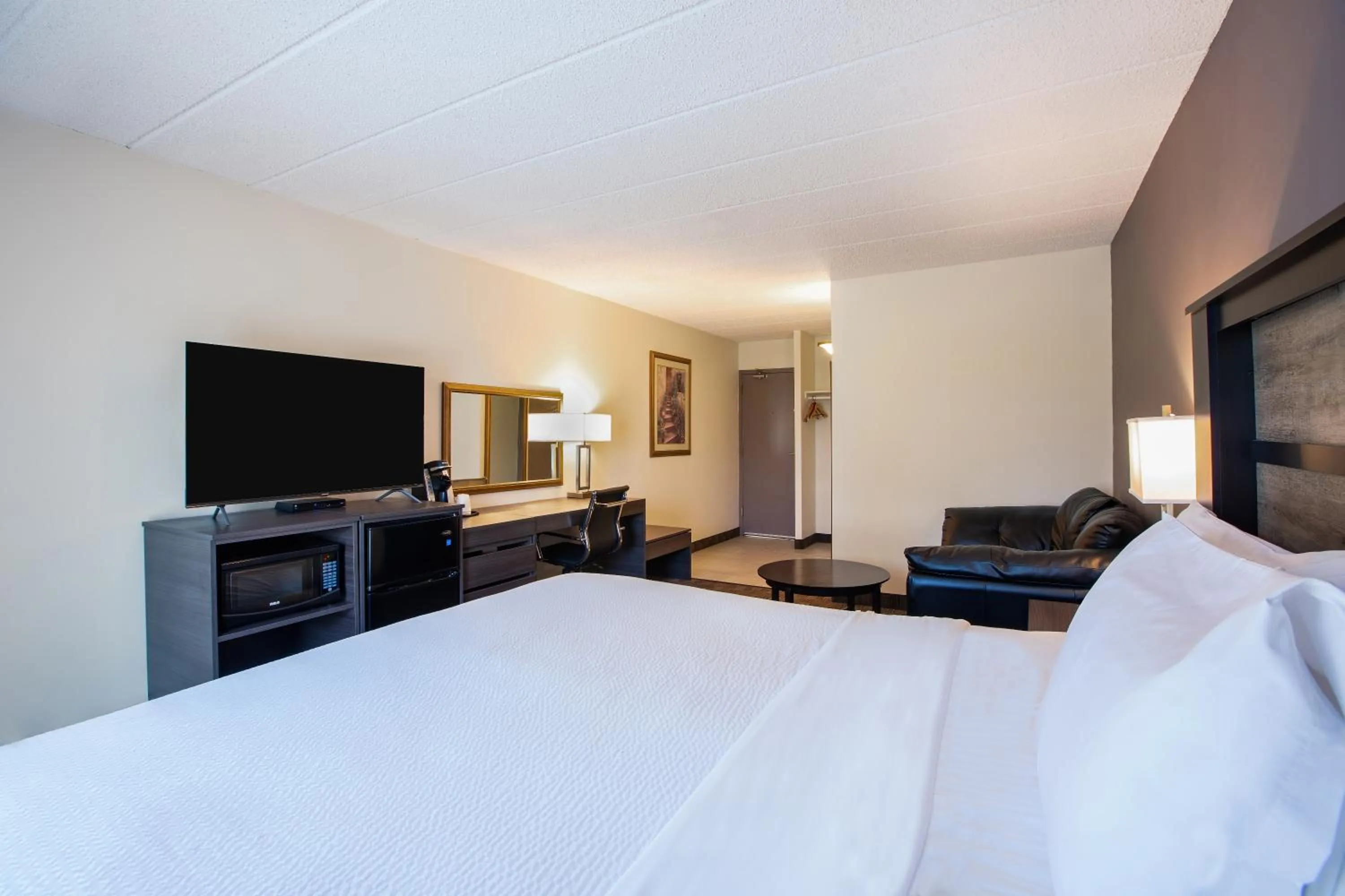 Bed in Days Inn by Wyndham Sudbury & Conference Centre