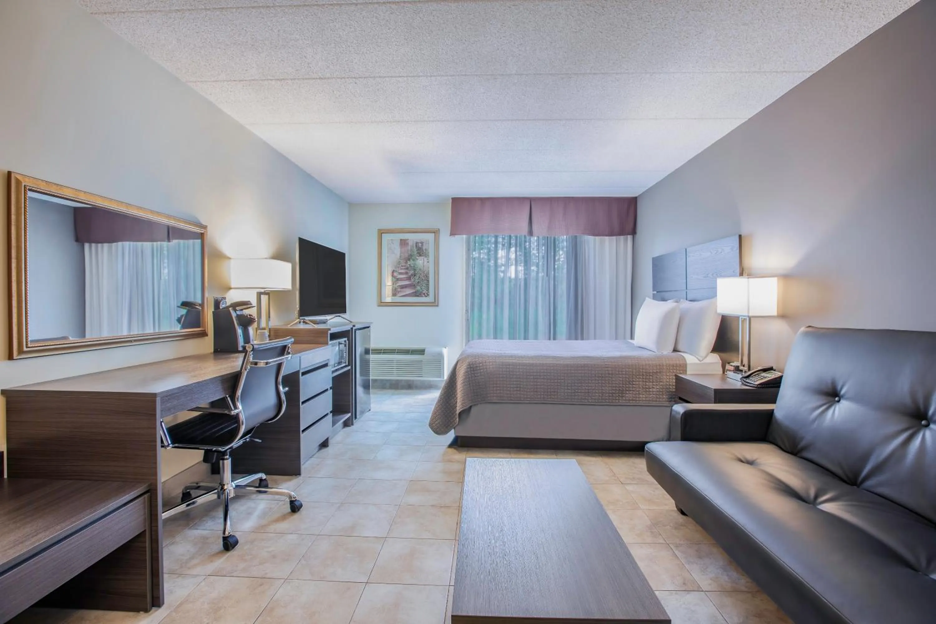 Photo of the whole room, Bed in Days Inn by Wyndham Sudbury & Conference Centre