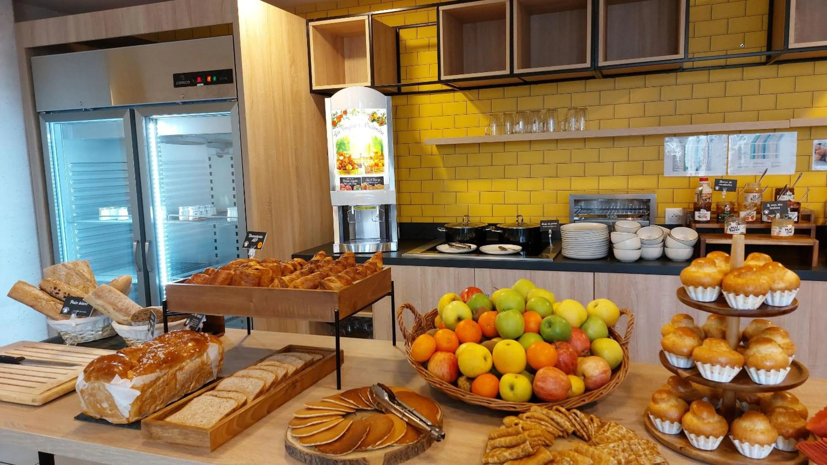 Buffet breakfast in Appart Hotel Odalys City Toulouse Centre Compans Caffarelli