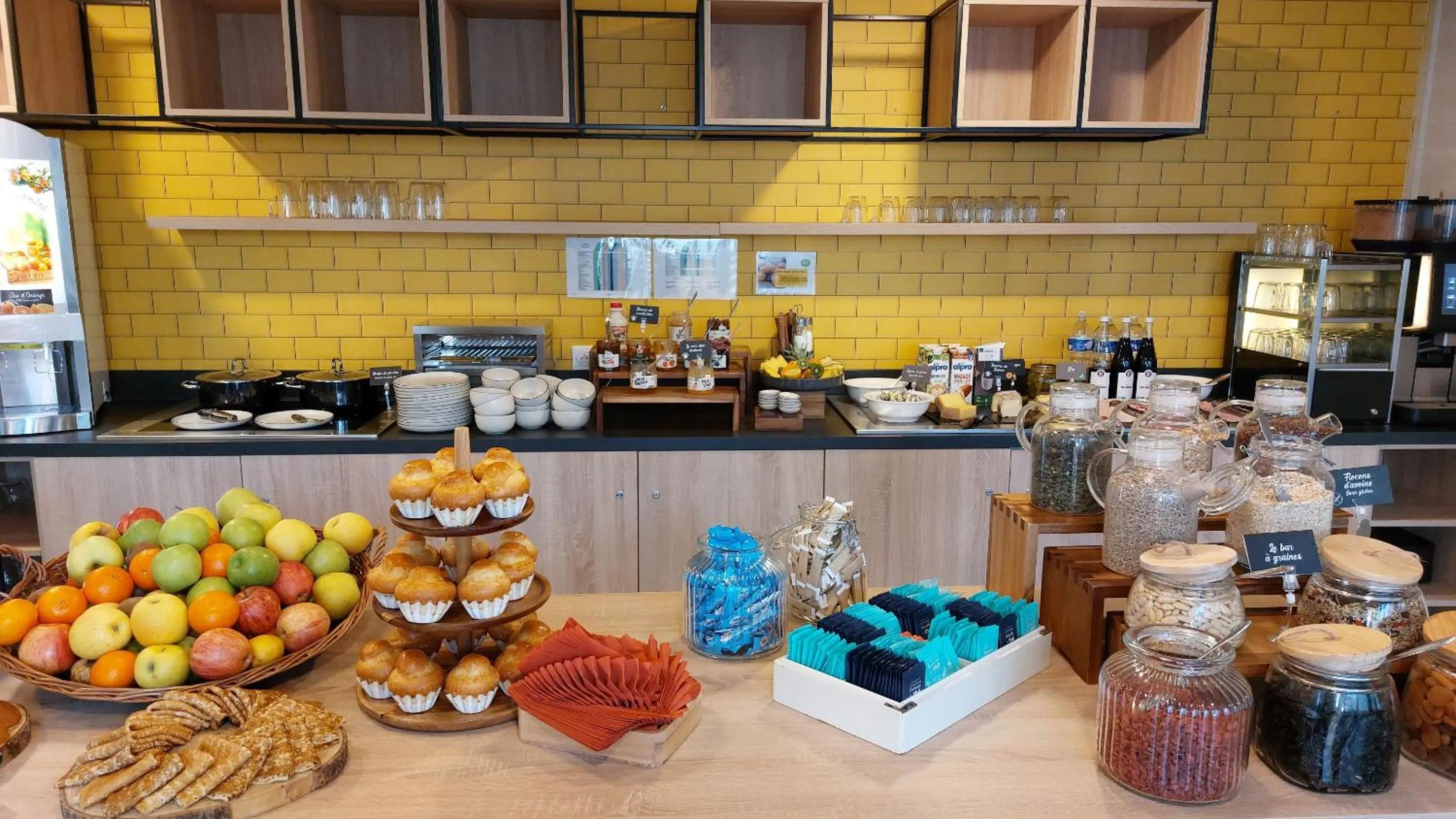 Buffet breakfast in Appart Hotel Odalys City Toulouse Centre Compans Caffarelli