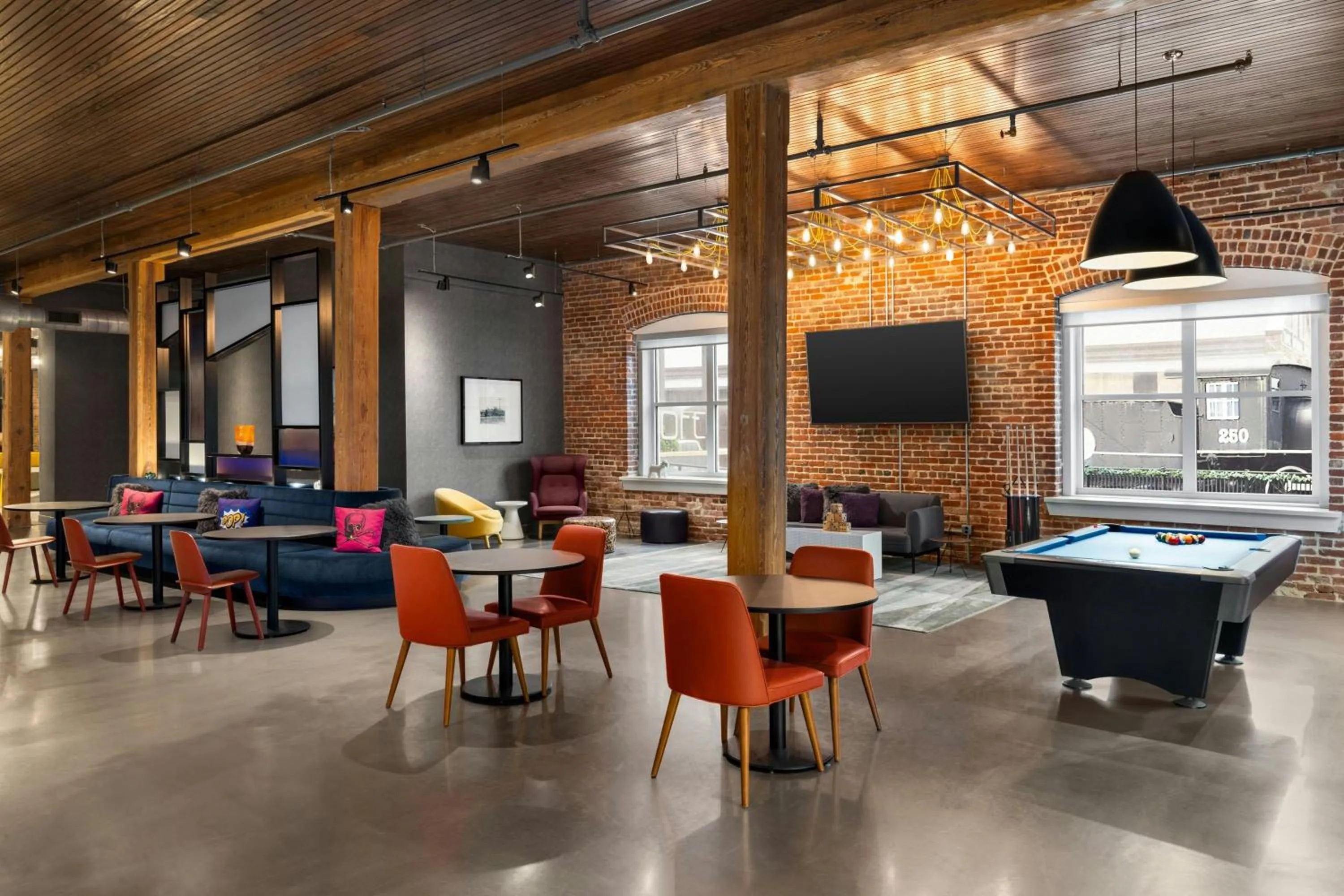 Lounge or bar in Aloft Wilmington at Coastline Center