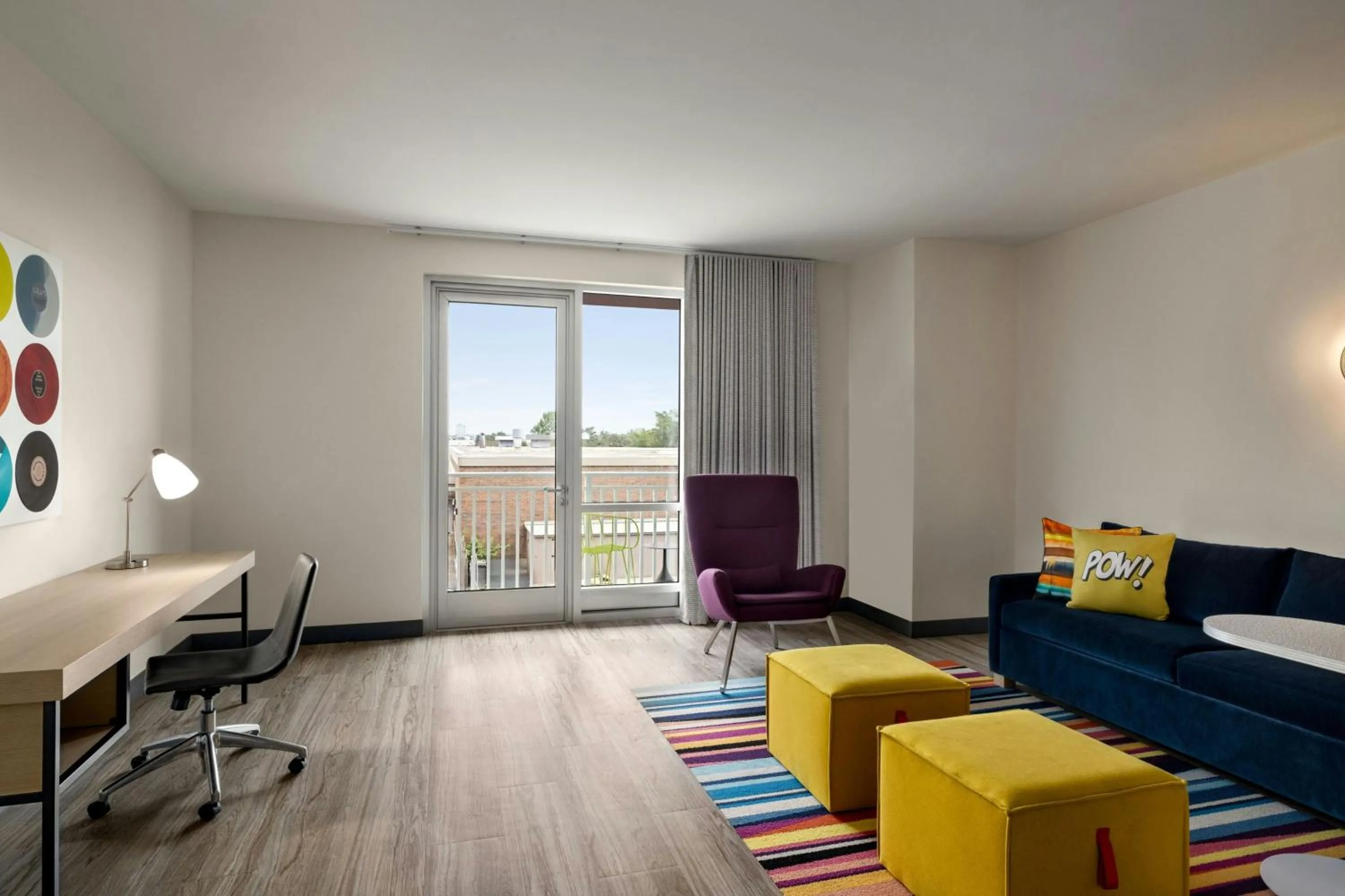 Photo of the whole room in Aloft Wilmington at Coastline Center