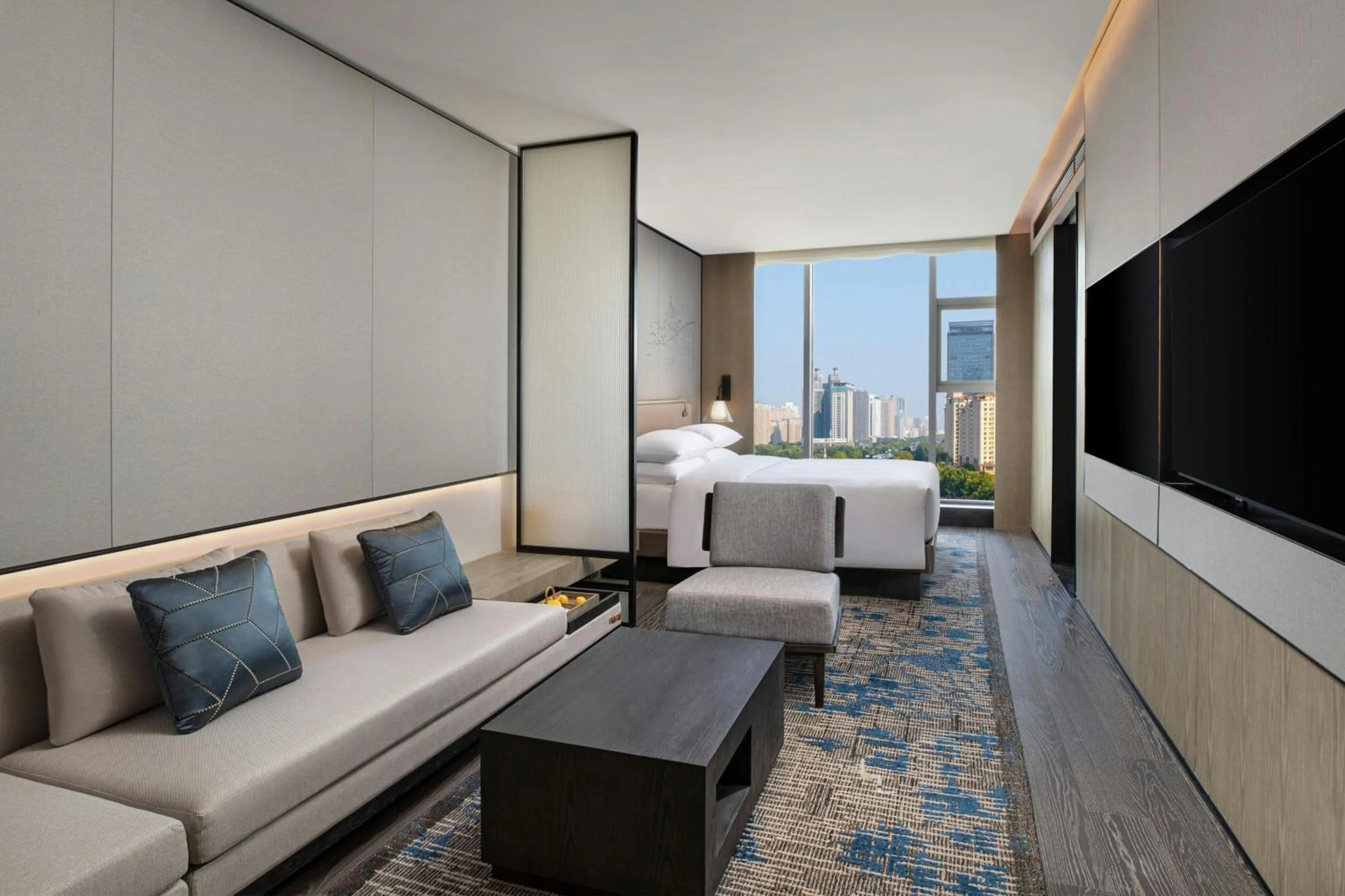 Photo of the whole room, Bed in Courtyard by Marriott Luoyang