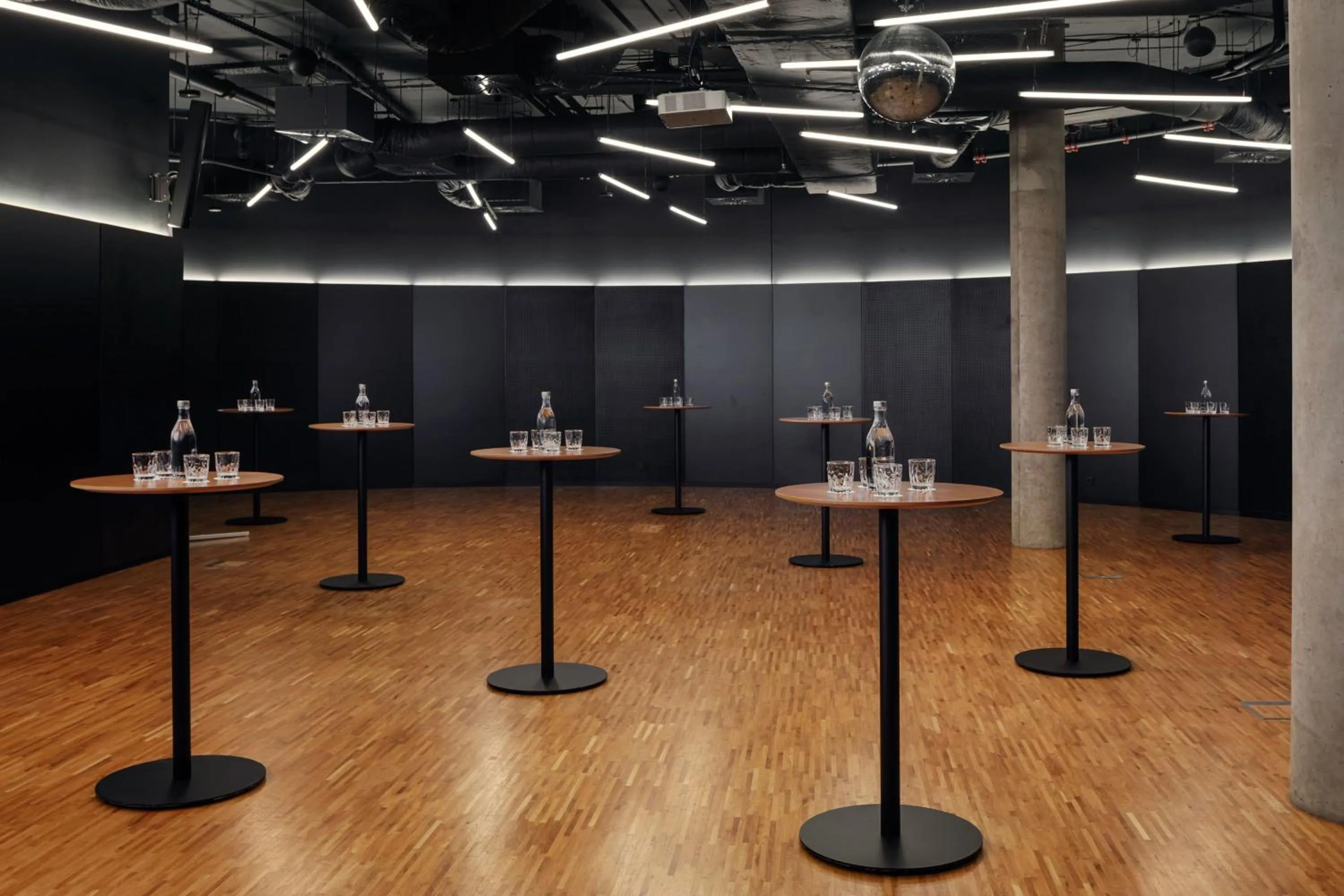 Lounge or bar in STAGES HOTEL Prague, a Tribute Portfolio Hotel