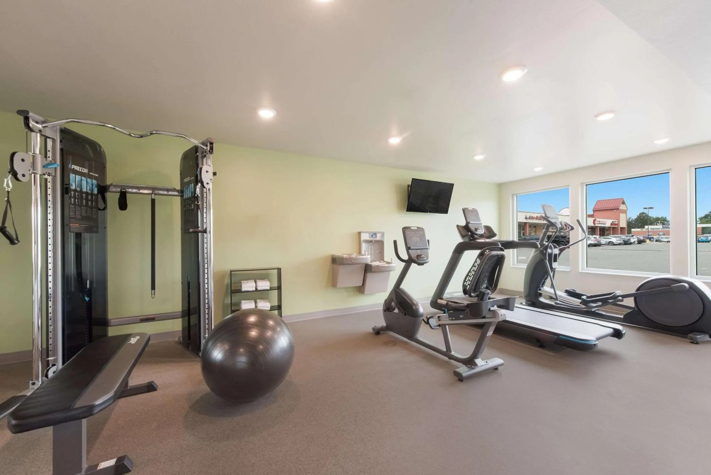 Fitness centre/facilities in WoodSpring Suites Philadelphia Northeast