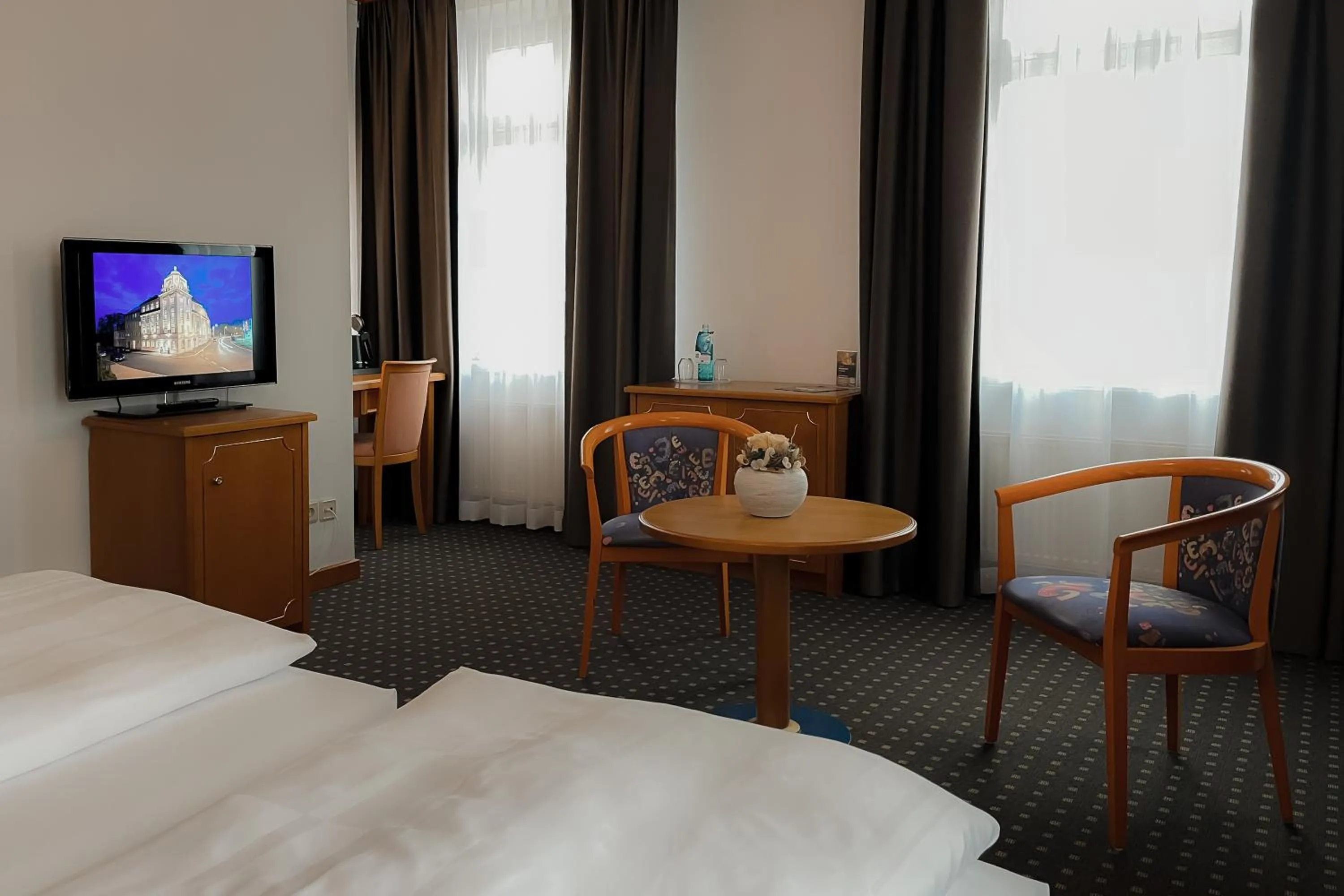 TV and multimedia, Bed in Hotel Alekto