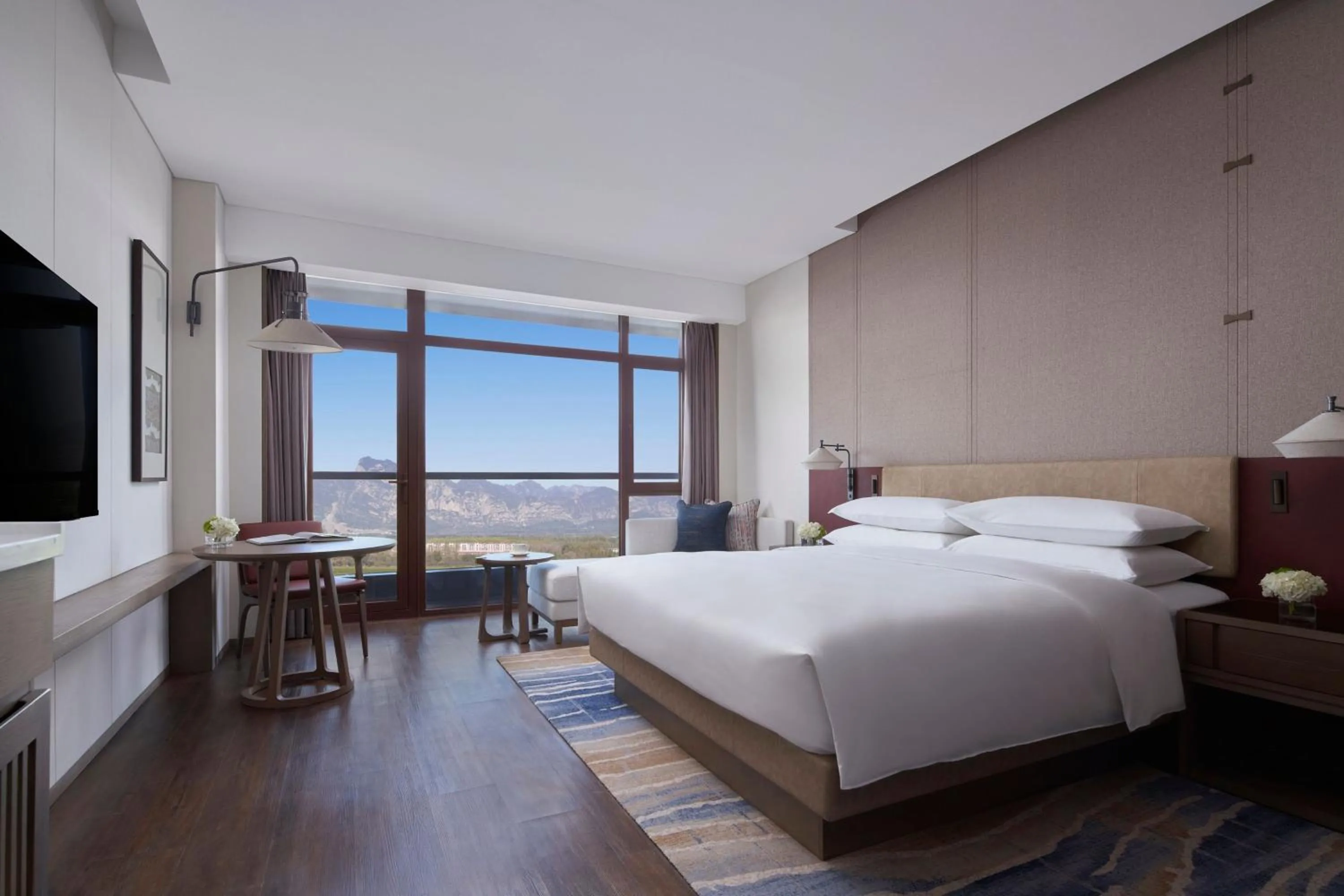 Photo of the whole room, Bed in Beijing Marriott Hotel Yanqing