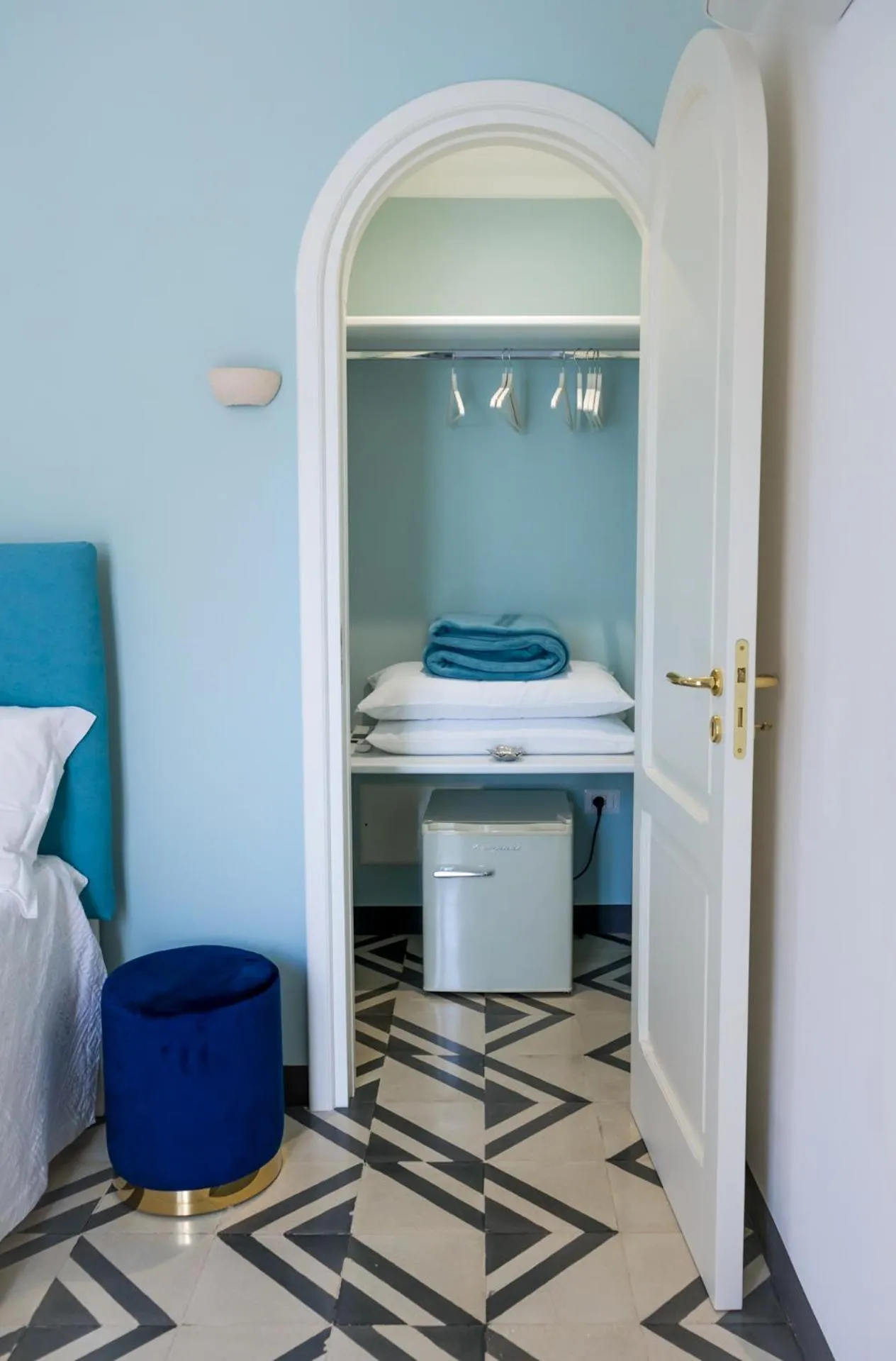 wardrobe, Bed in Villa Aurelia Suites and Apartments