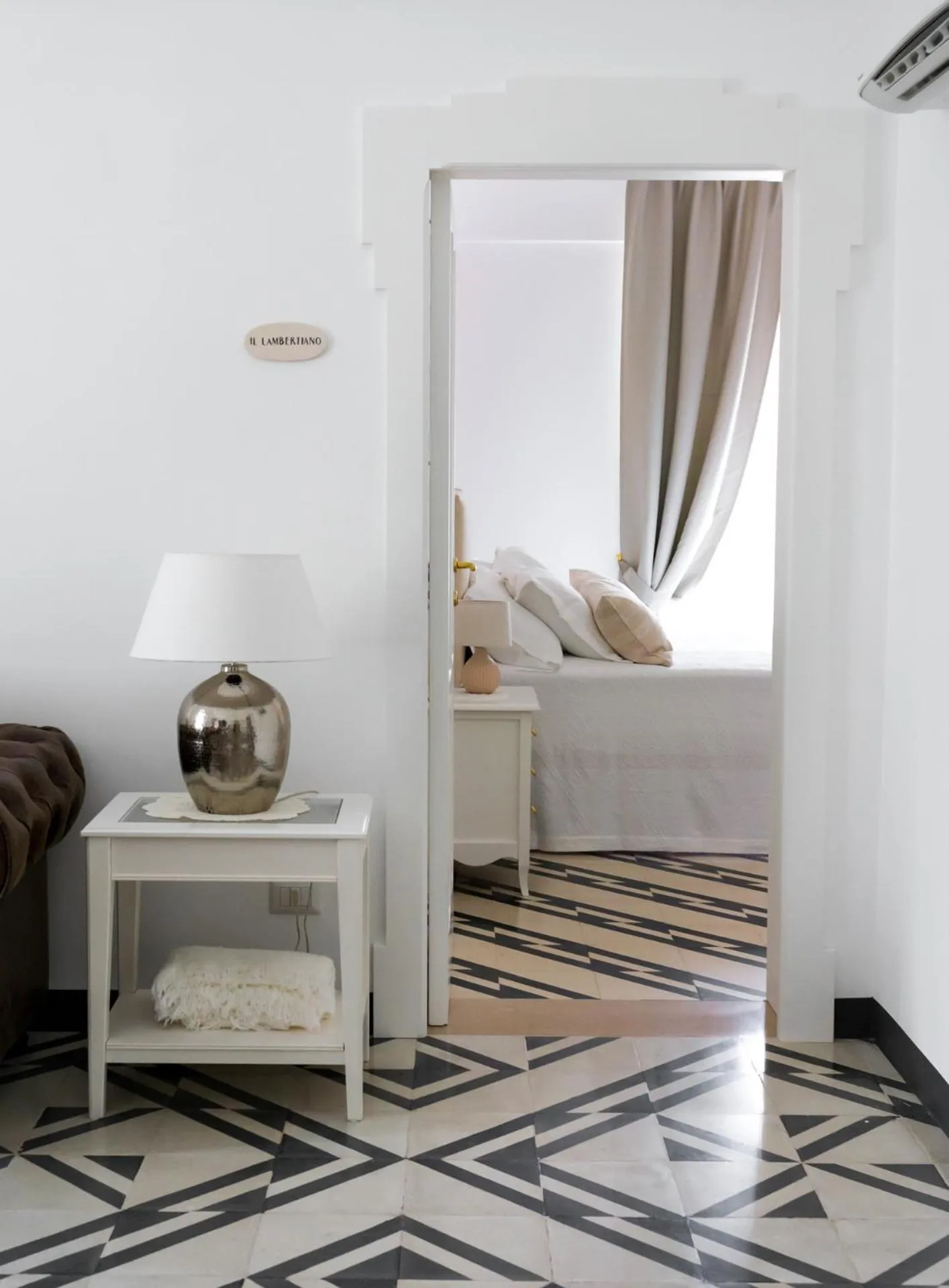 Communal lounge/ TV room, Bed in Villa Aurelia Suites and Apartments