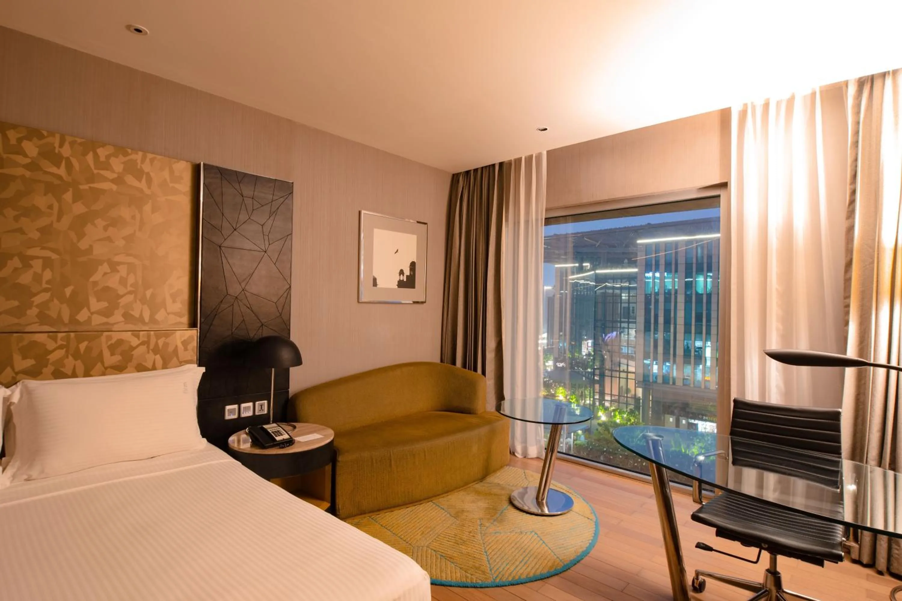 Photo of the whole room, Bed in Holiday Inn New Delhi Aerocity by IHG